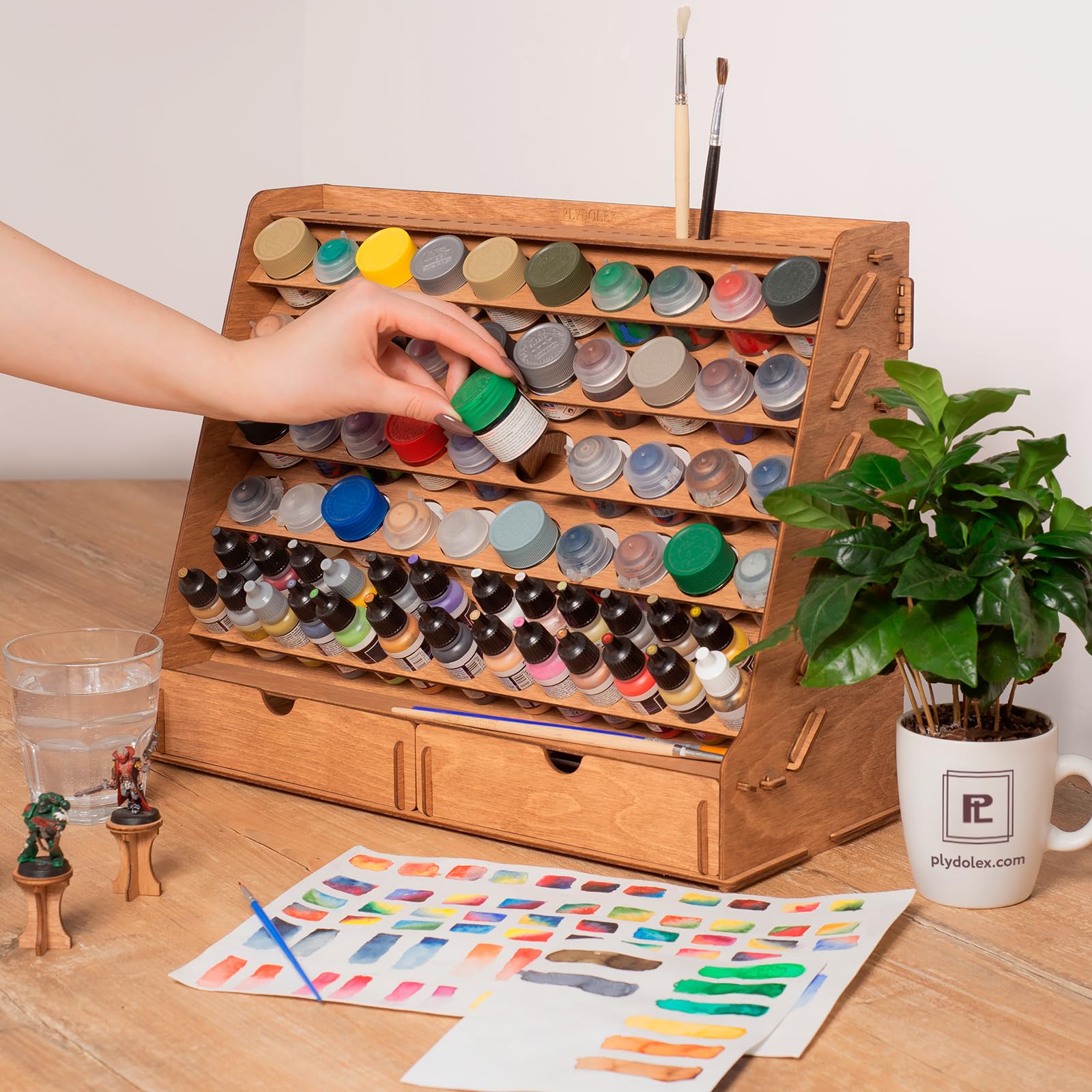 Organizador de pintura con 65 agujeros de 2 tamaños para juego de pintura en miniatura, estante de almacenamiento de pintura de madera montado en la pared, estante de pintura para