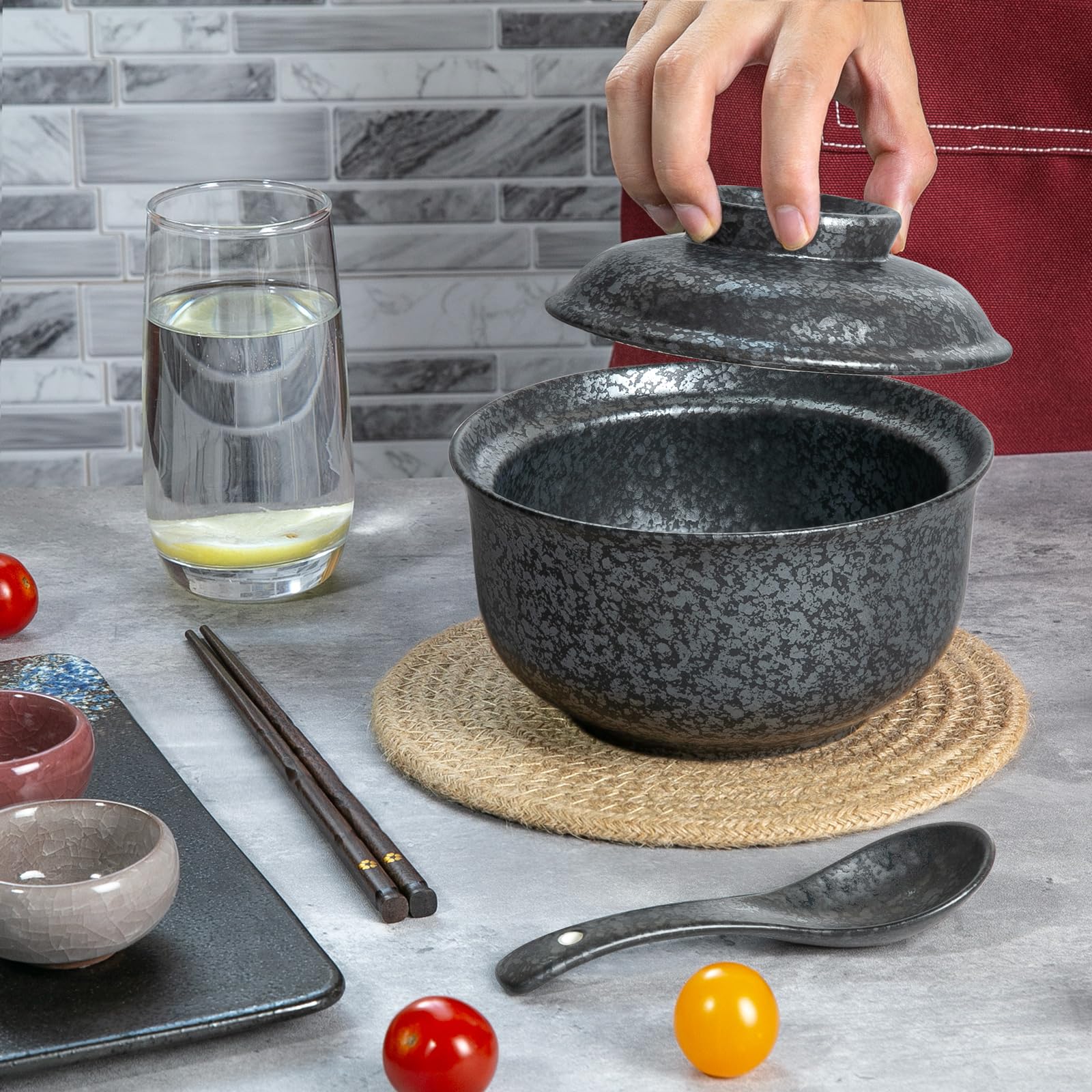 Lot de 2 bols à ramen en céramique de style japonais rétro avec baguettes et cuillères - Passe au micro-ondes et au lave-vaisselle - Passe au micro-ondes et au lave-vaisselle - Noir
