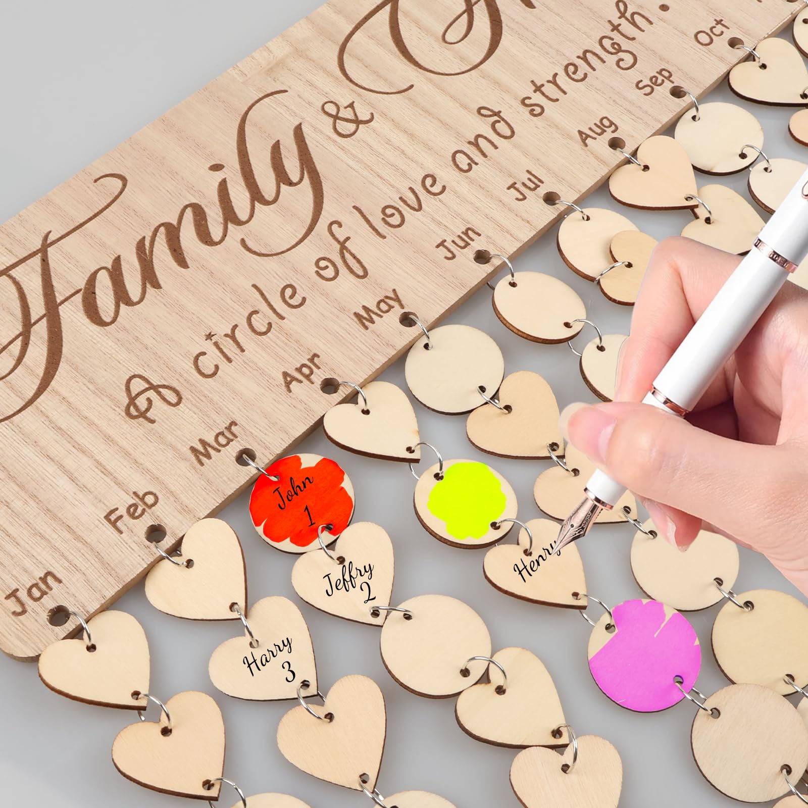 Tableau d'anniversaire familial avec 100 étiquettes en bois | calendrier mural en bois à suspendre pour rappeler les anniversaires, excellent cadeau pour Noël ou un anniversaire
