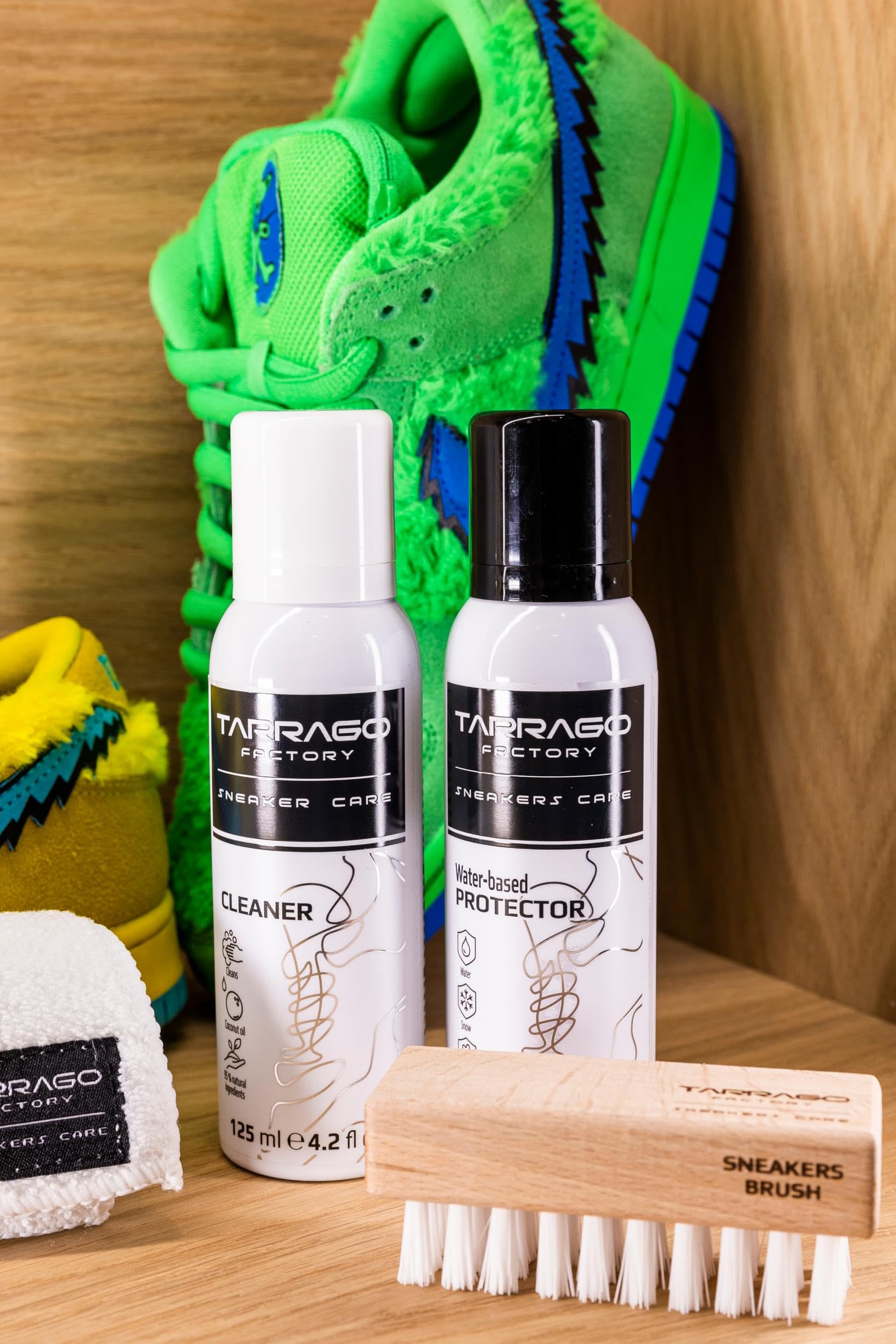 Sneakers Care Kit | Kit d'entretien, de nettoyage et de protection des chaussures | Avec des ingrédients naturels | Comprend une brosse et un chiffon de nettoyage
