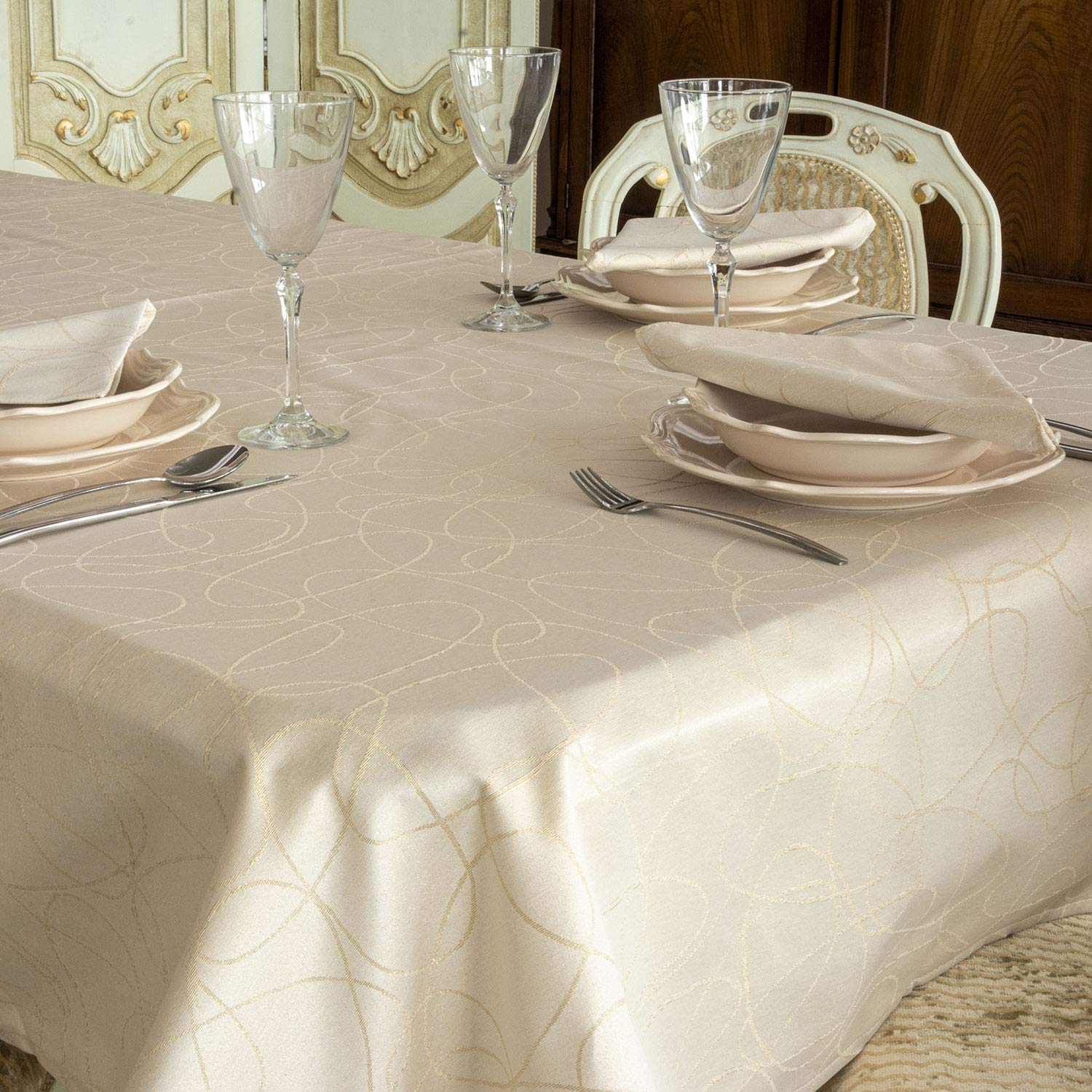 BGEUROPE - Mantel de Navidad – Tratamiento Anti Manchas - Ref. Golden Lines – Beige, 59 x 118 (150 x 300cm)