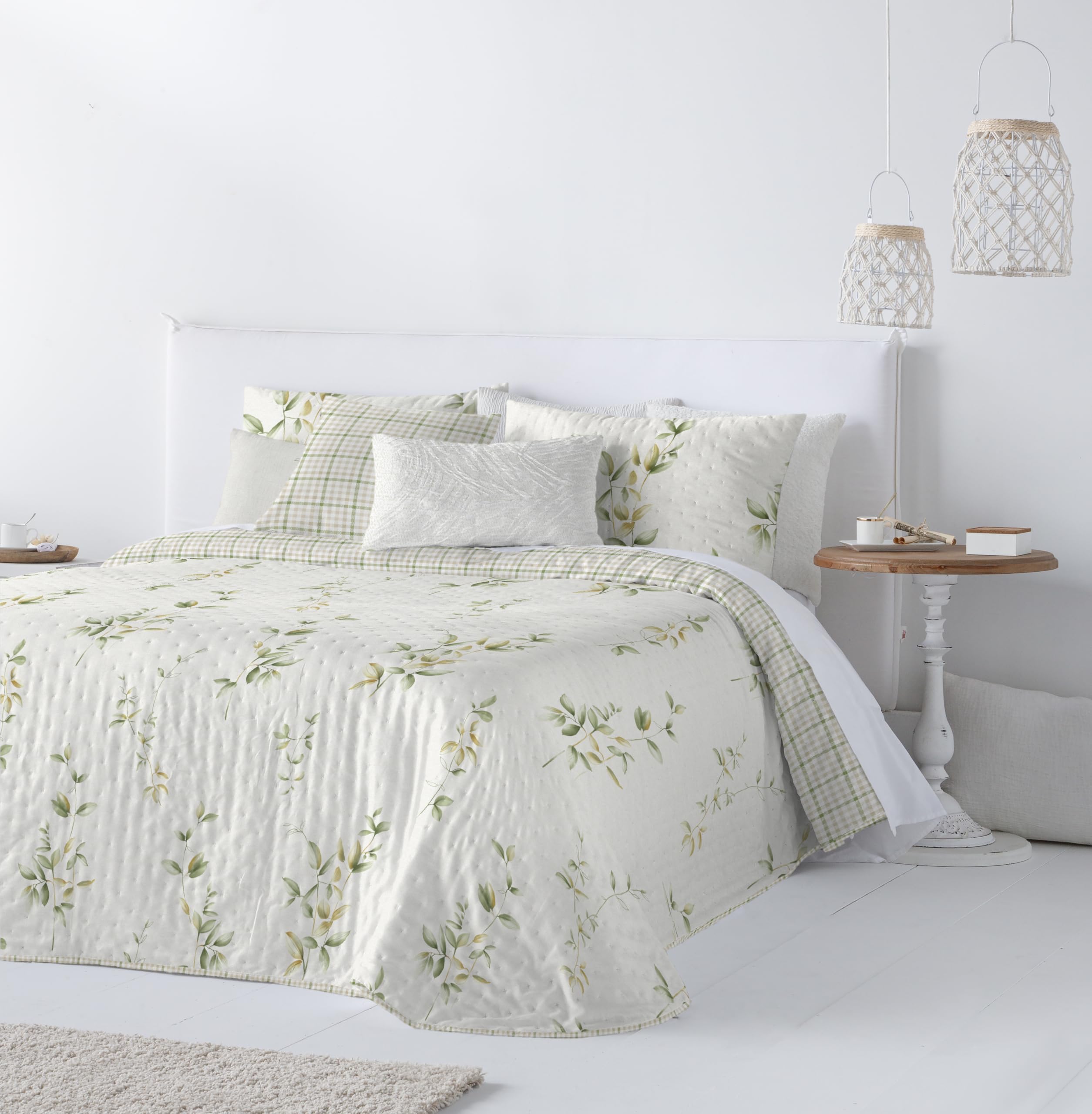 Colcha Cama de 150 - Reversible Estampado Floral y Cuadros - 250x270 - Color Verde - Incluye 2 Fundas de Cojín Decorativo 50x70 cm (Maggie Verde)