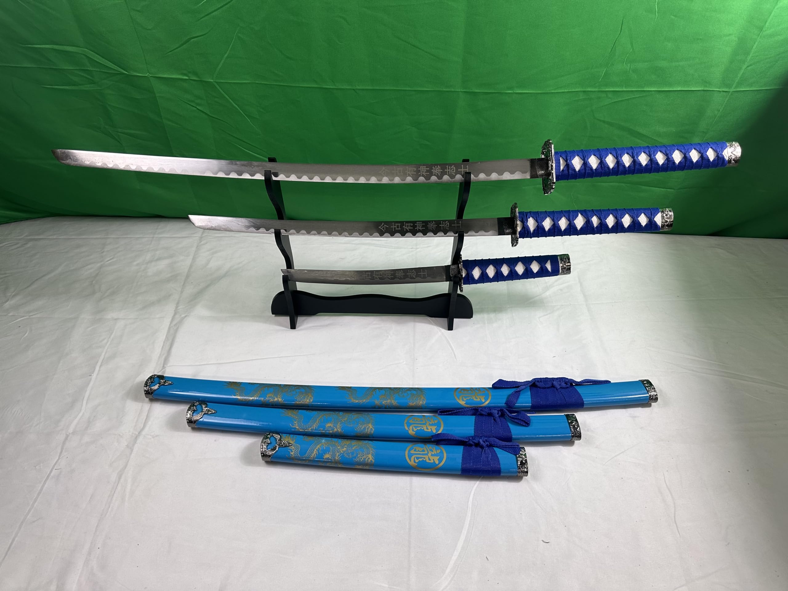 Kinstore Traditional Handmade Japanese Samurai 3-Piece Set Sword with Display Stand. Katana, Wakizashi, Tanto Swords. Printed Gold Dragon/Samurai on Scabbard