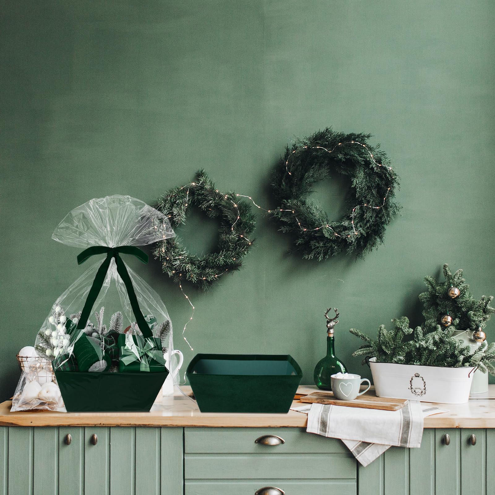 Kolldenn 24 cesti natalizi in velluto verde scuro per regali vuoti fai da te, 20,3 x 25,4 cm, kit con manici, 8 cesti di velluto, 8 sacchetti e 8 fiocchi da riempire per Natale, matrimoni, compleanni