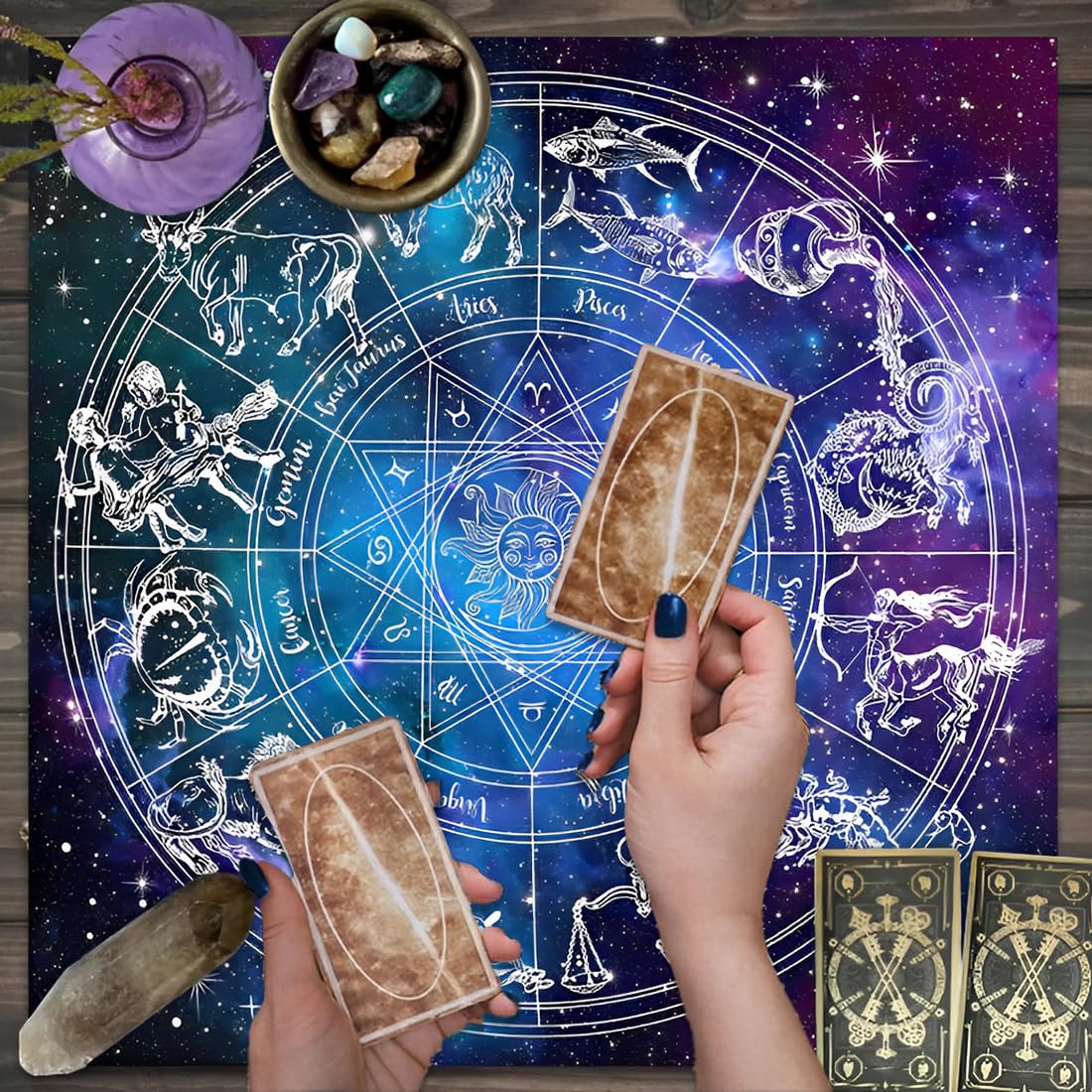 1 Pezzi Tappeto Divinatorio - Tovaglia per Carte Oracoli e Tarocchi - Panno d'Altare in Poliestere per Praticare Cartomanzia e Pendolino Esoterico, per Gioco Festa E Festival