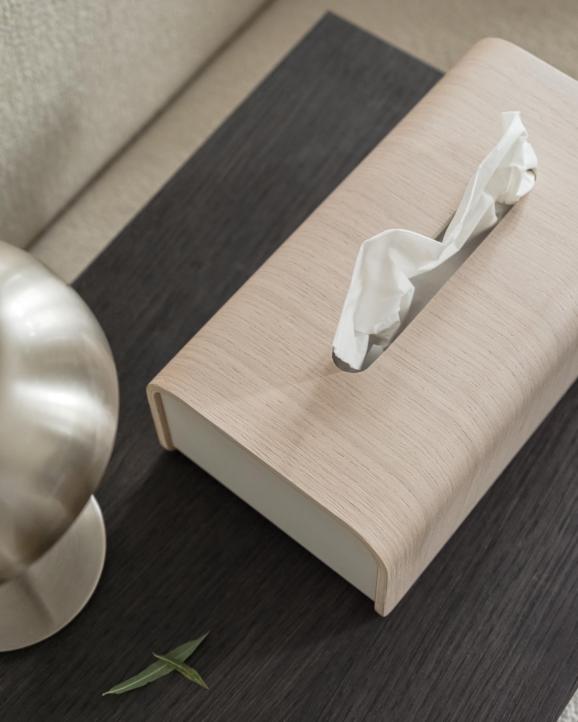 Kazai. Porta Fazzoletti 'Toke' | Impiallacciatura in Legno Massello, certificato FSC | Scatola Porta Fazzoletti Sostenibile in Design Scandinavo | Quercia, bianco