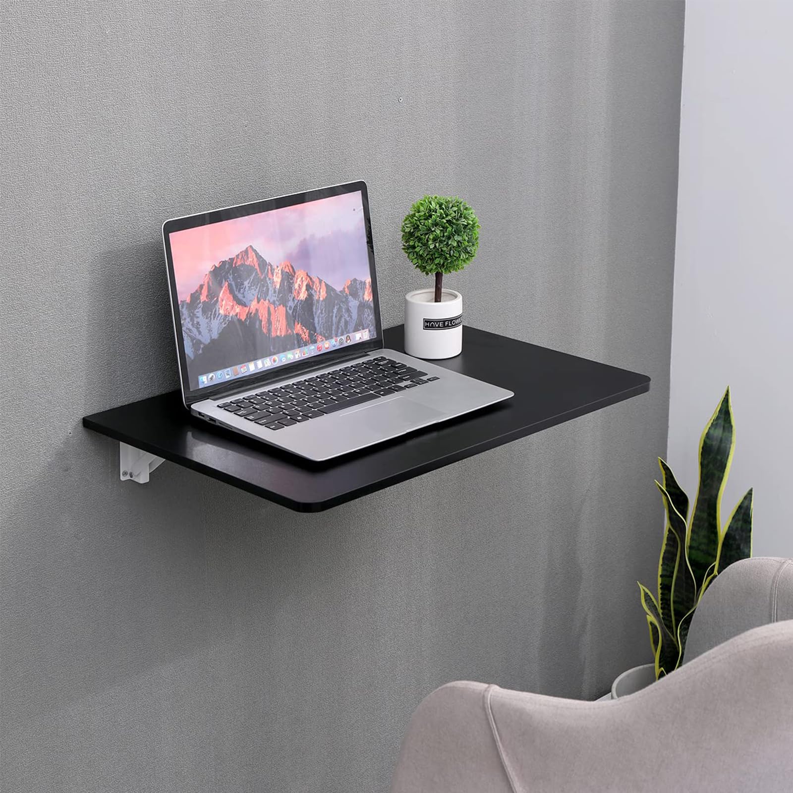 Table flottante murale pliable au design épuré pour télétravail dans le salon