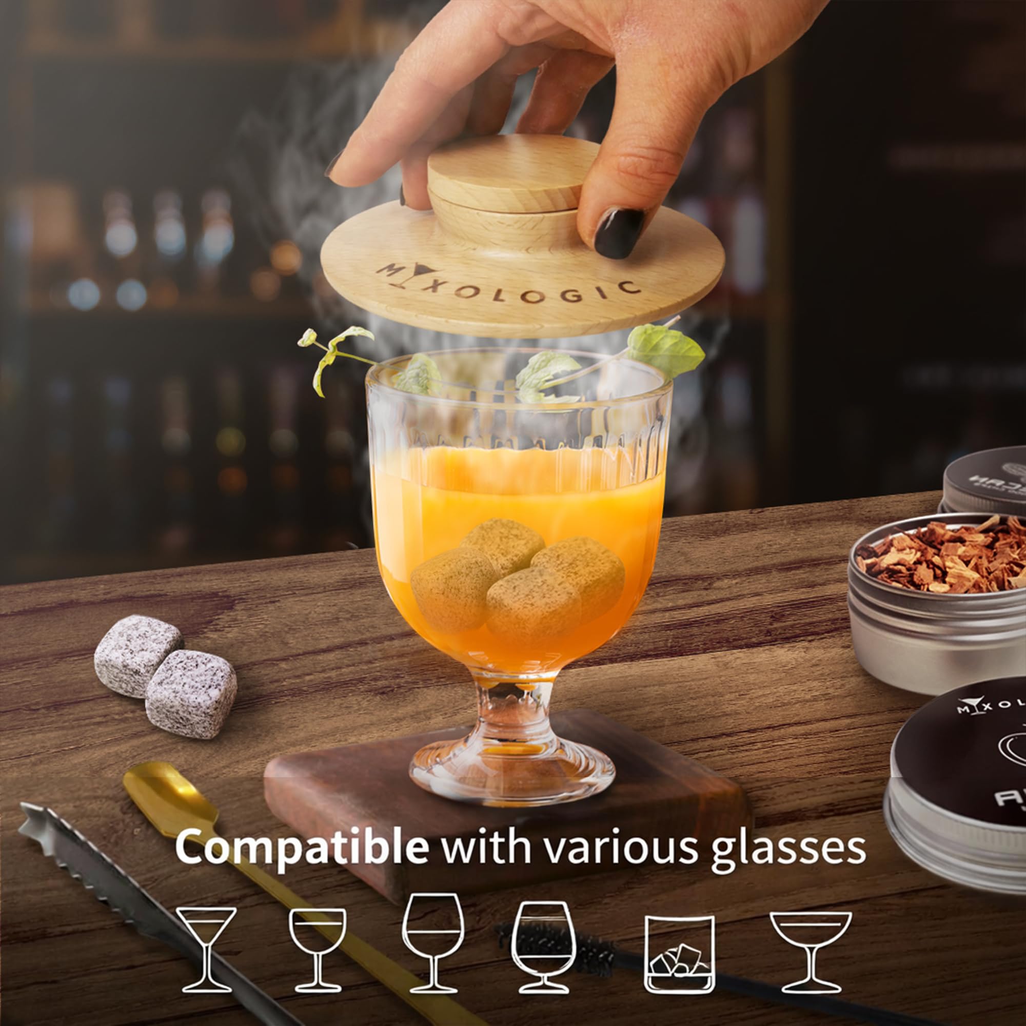 MIXOLOGIC Kit fumoir à whisky avec lampe de poche, 6 copeaux de bois, pierres de glace et accessoires, ensemble de whisky à l'ancienne, fumoir à cocktail pour boissons, infuseur à bourbon, cadeau pour