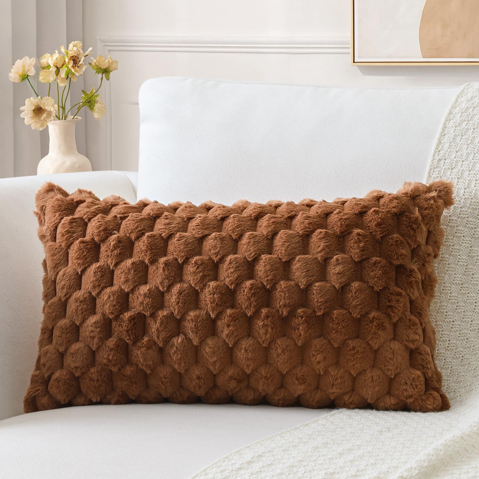 Sungeek Brown Fluffy Faux Fur Cushion Covers 40x60 cm, Soft Cozy Plush Velvet Decorative Throw Pillow Covers 16x24 Inch Lumbar Pillowcases for Sofa Couch Bed Living Room