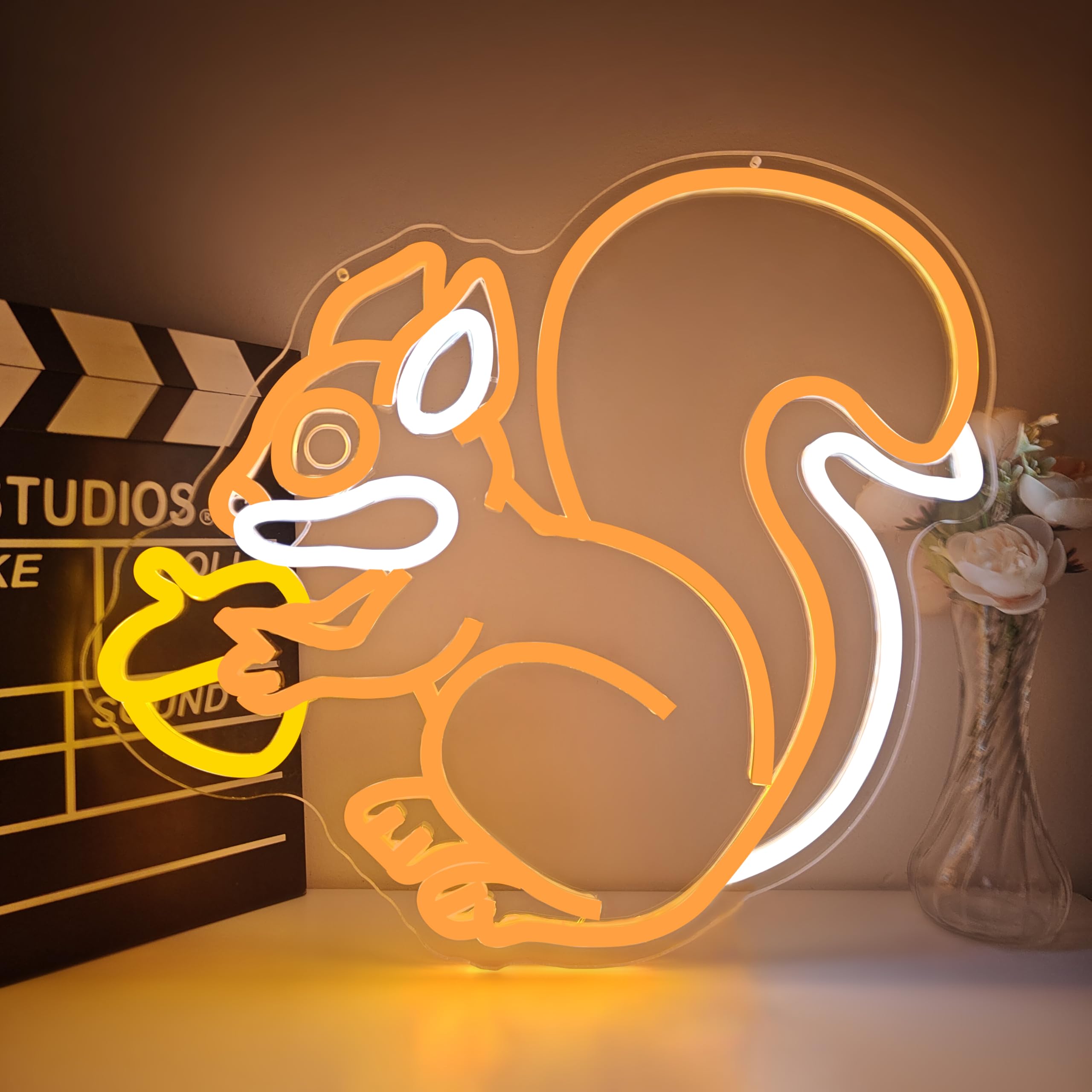 Letrero de neón de ardilla para decoración de pared, ardilla sosteniendo un cono de pino, luz de neón regulable, lámpara LED naranja para dormitorio, lindo letrero de luz de animal para Navidad