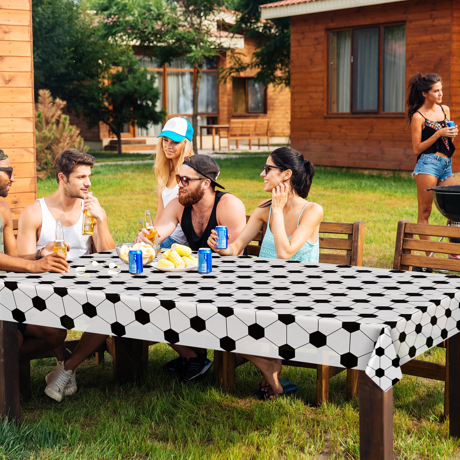 CEILIWEN Confezione da 6 tovaglie per feste di calcio, 137 x 274 cm, in plastica bianca e nera, per mondiali, compleanni, picnic ed eventi sportivi