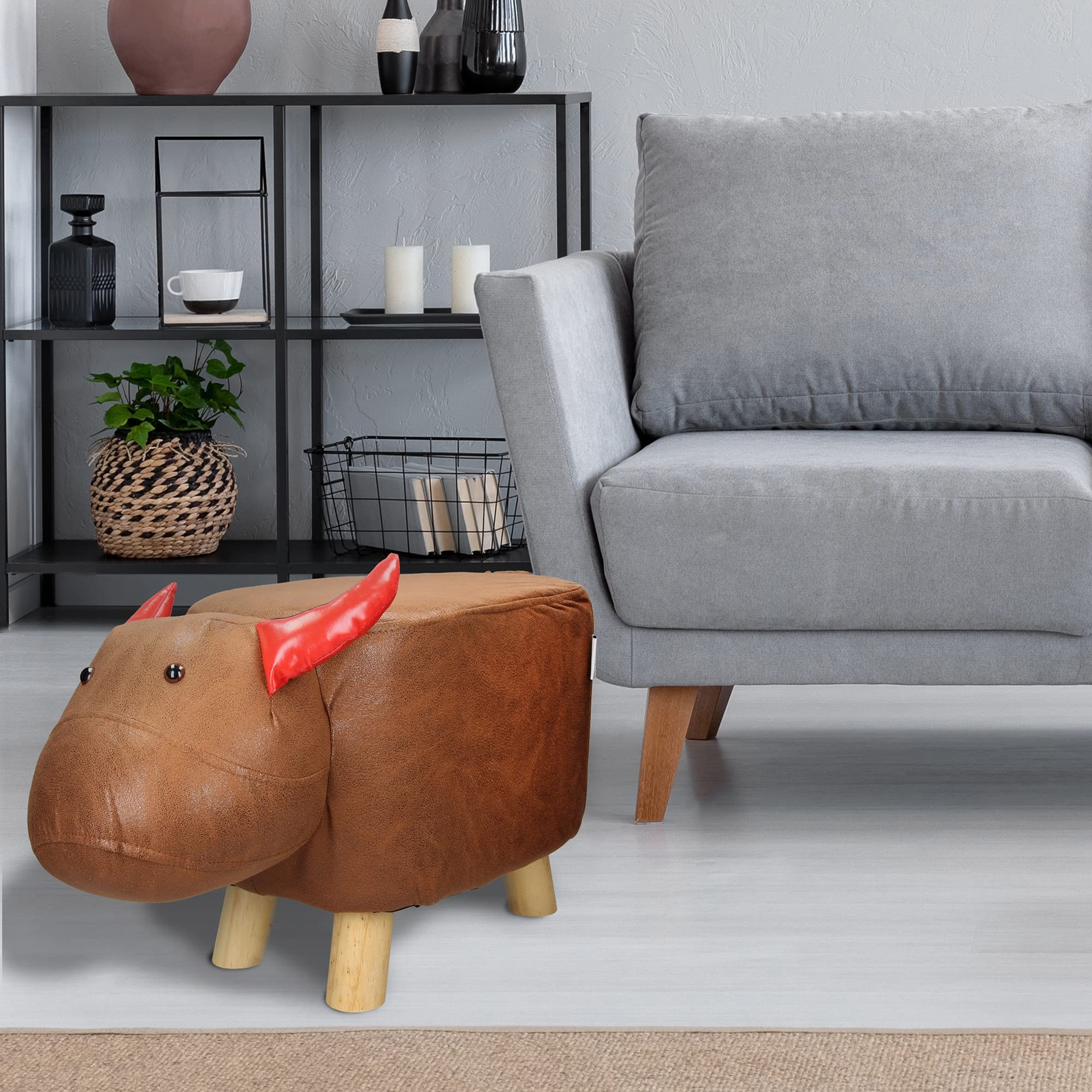 Poggiapiedi Sgabello per Bambini a Forma di Vitello 68 x 30 x 37 cm Marrone e Rosso in Pelle Sintetica Pouf Imbottito con Gambe in Legno Massello Ottomano per Soggiorno e Camera Bambini