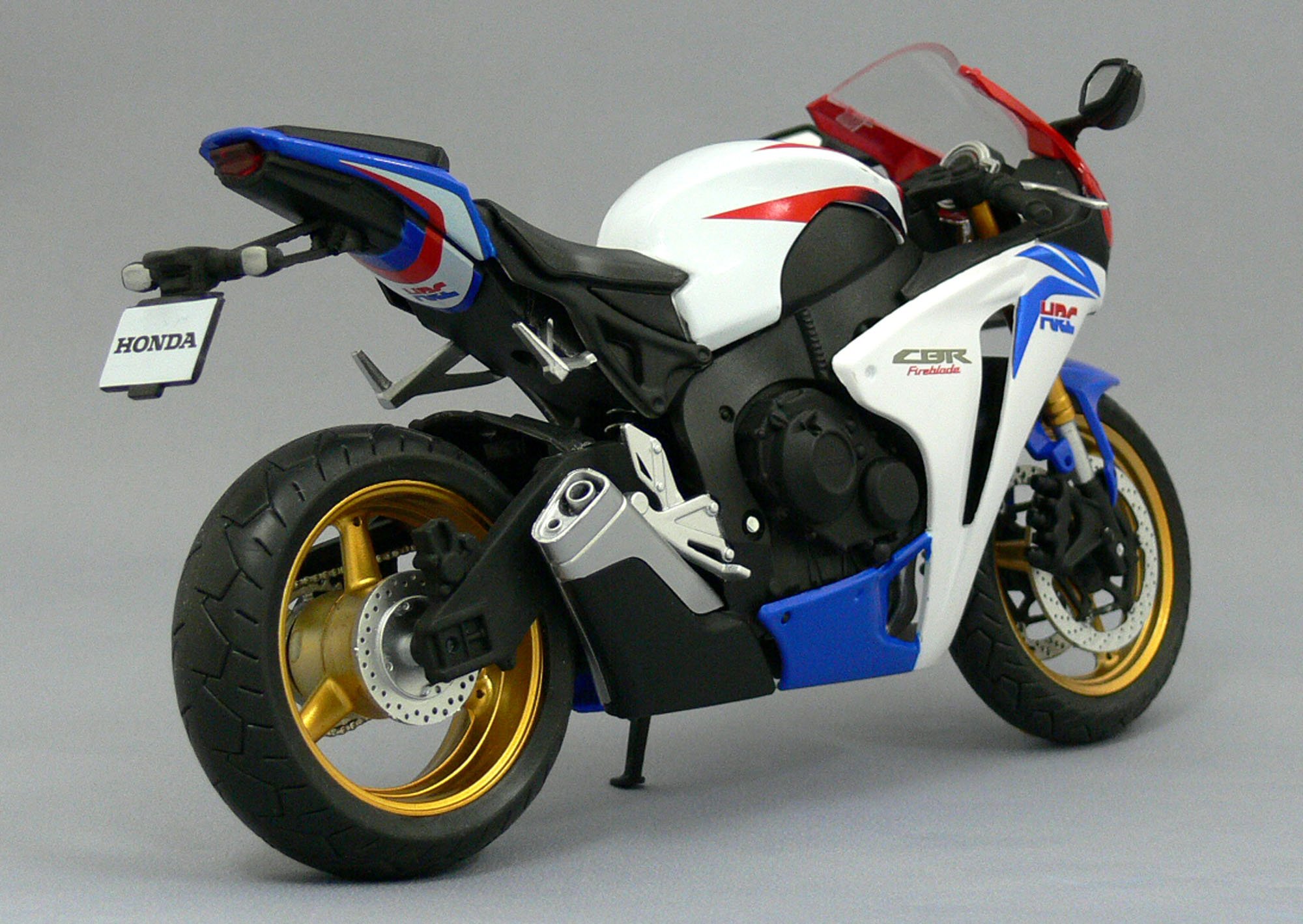 Amazon.co.jp: スカイネット 1/12 完成品バイク Honda CBR 1000RR 