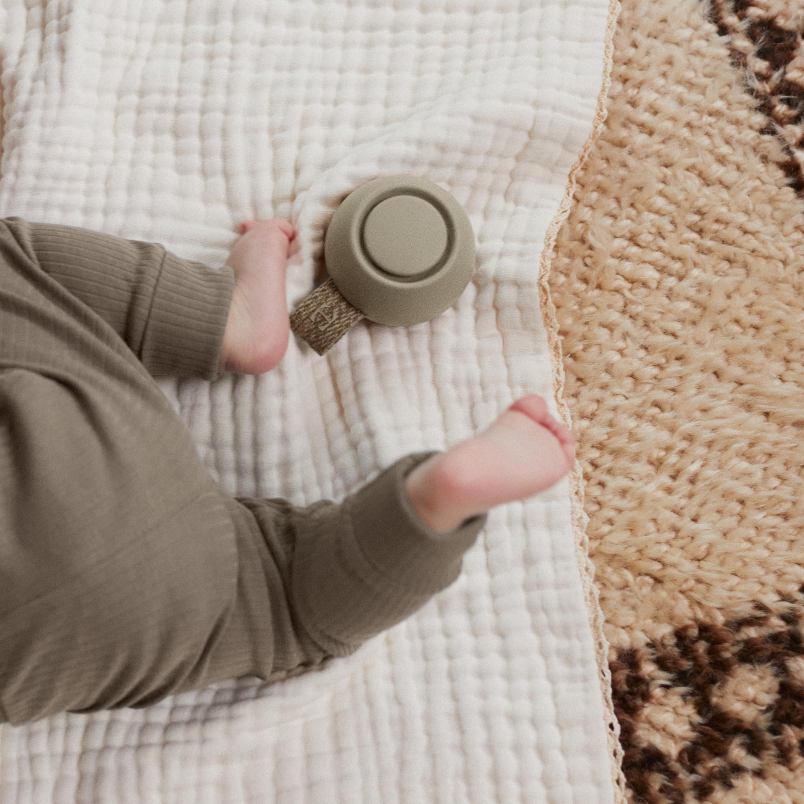 Hatch Rest Go | Máquina de sonido portátil para bebés y niños | Chupete de sueño para bebé | 10 sonidos relajantes | Ruido blanco | Shush | Viajes | Lista de regalo | Fiesta de prenatal | Cochecito de