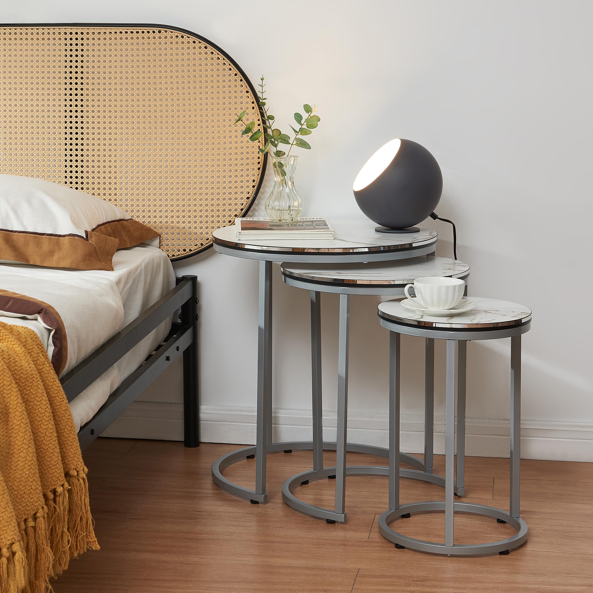 [en.casa] Set di 3 Tavolini da Salotto Tavolini Sovrapponibili con Telaio in Metallo e Piano Rotondo in Effetto Marmo Bianco