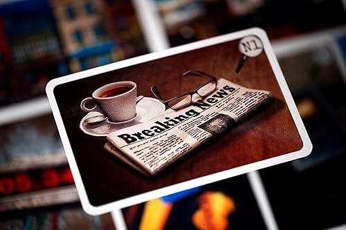 Miniatura 7 de Lucky Duck Games Pocket Detective - Juego de cartas de la temporada 1: resuelve misterios intrigantes en cualquier lugar. Juego cooperativo para