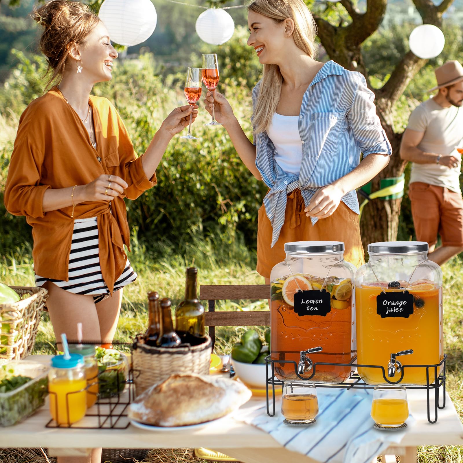 Moretoes Dispensador de bebidas de vidrio para fiestas, paquete de 2 dispensadores de bebidas de 2 galones con soporte para jugo y té helado, dispensador de jarra de agua para limonada, jarra de