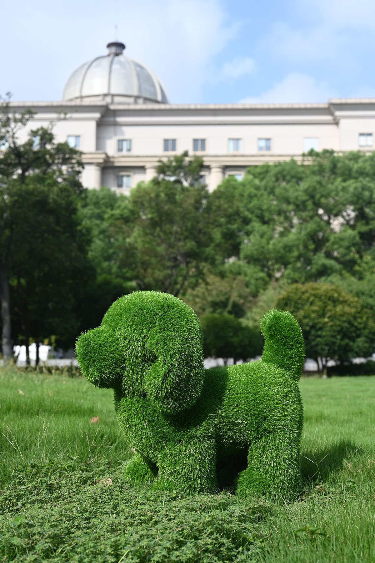 Sculptures d'art innovantes en herbe artificielle Lapin Ours Chien Décoration de jardin en herbe (Chien, 35 cm)