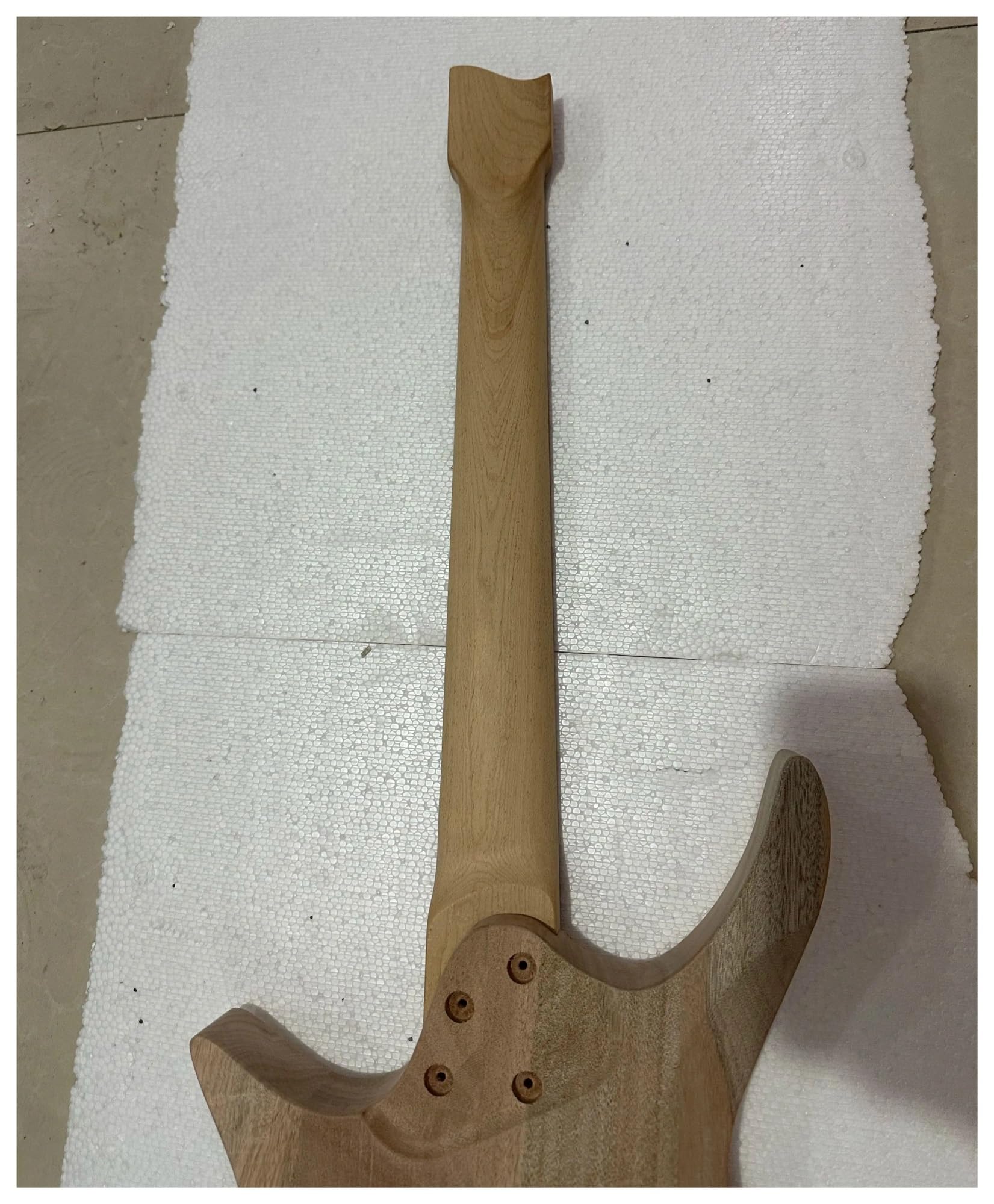 Kit de guitare électrique sans tête à 7 cordes, corps et manche en acajou, manche en érable rôti, touche en érable avec pont et écrou supérieur