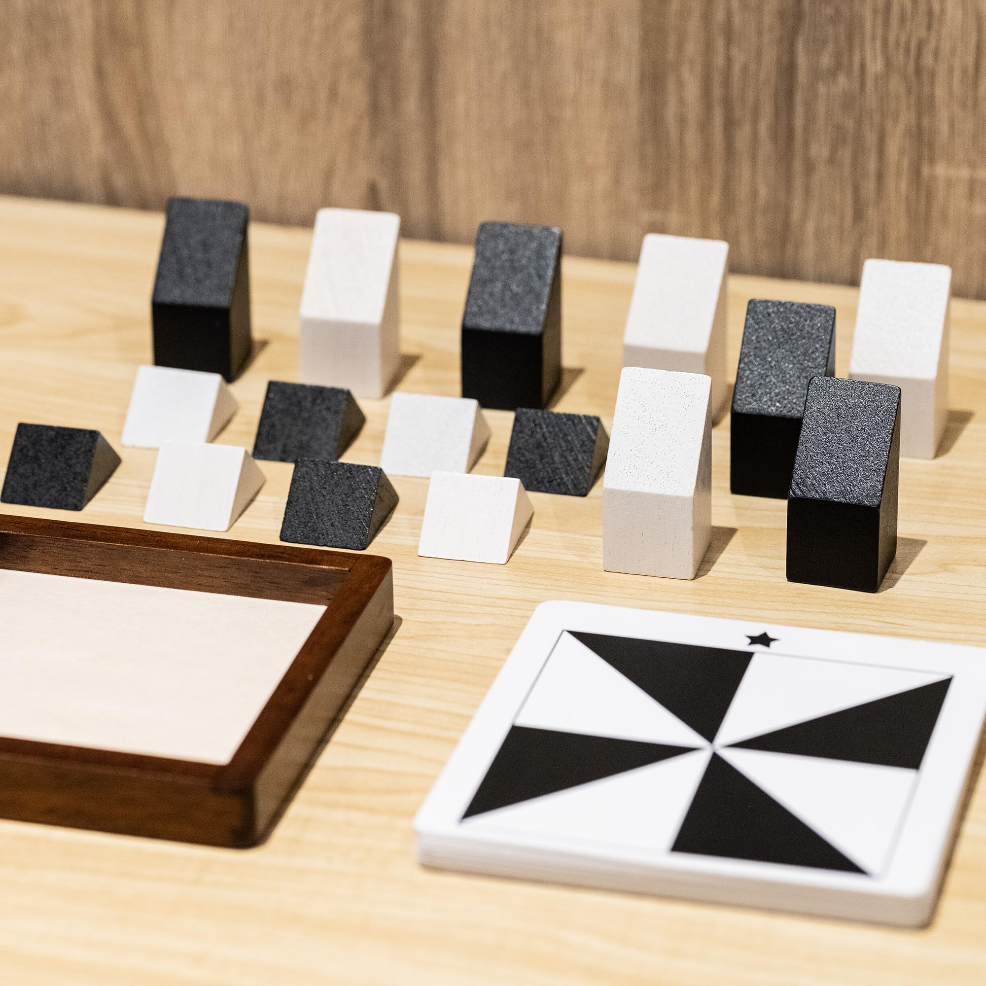 Gioco di puzzle con blocchi nascosti in legno, 80 sfide cerebrali, con scatola in legno massello e pezzi bianchi e neri deluxe, gioco da tavolo con logica 3D e pensiero spaziale, perfetto per