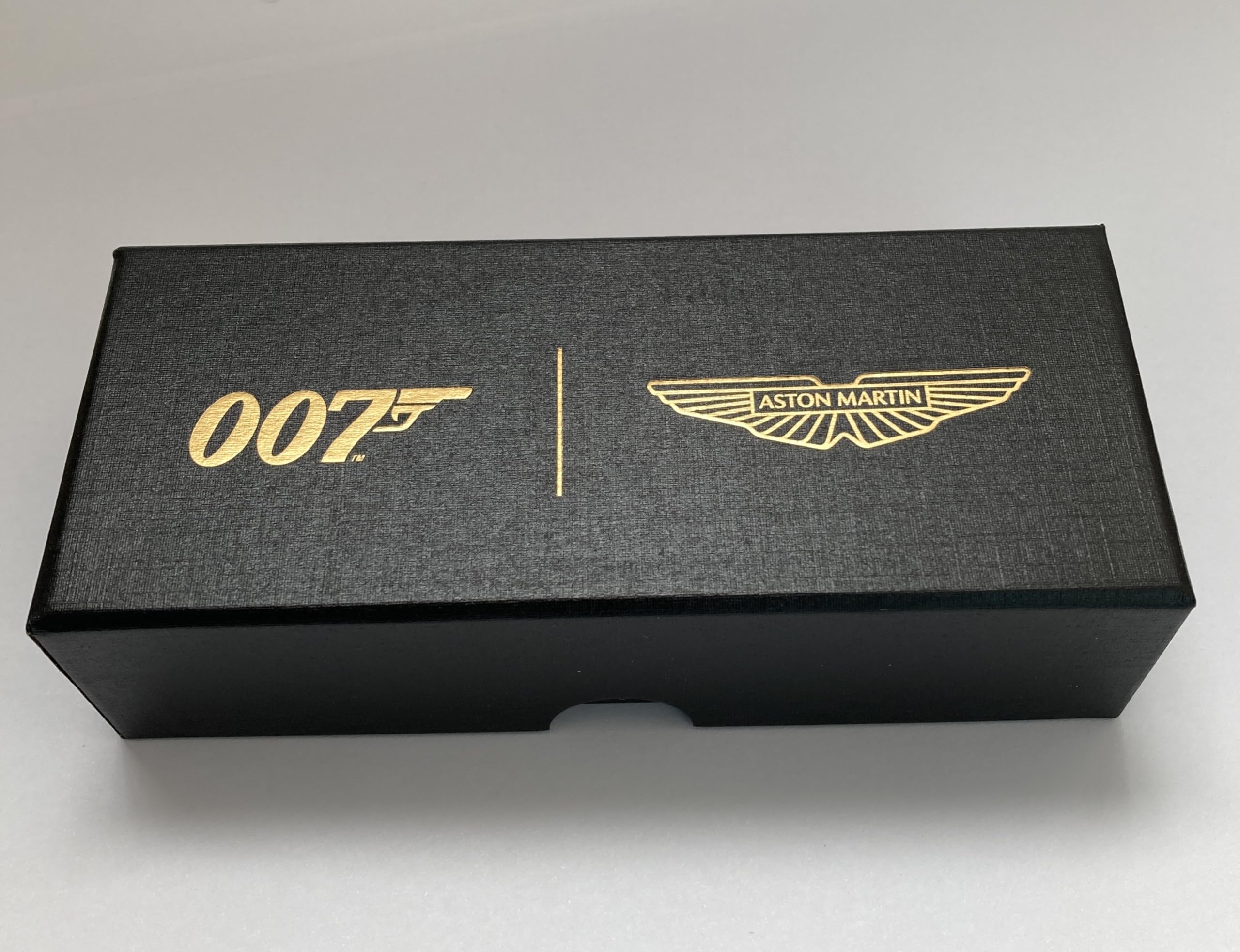 Offizieller Aston Martin DB5 silberner Schlüsselanhänger Bond 00 mit Geschenkbox