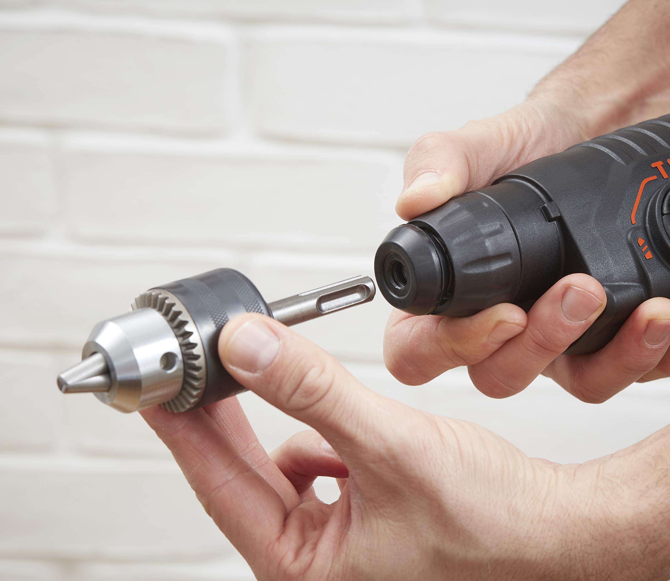 Black+Decker SDS-plus młot kombi BEHS01 (650 W, 1,4 J, do efektywnego wiercenia, udaru i lekkich prac dłutujących, w zestawie 2 wiertła SDS-plus, uchwyt wiertarski na koło zębate, adapter)