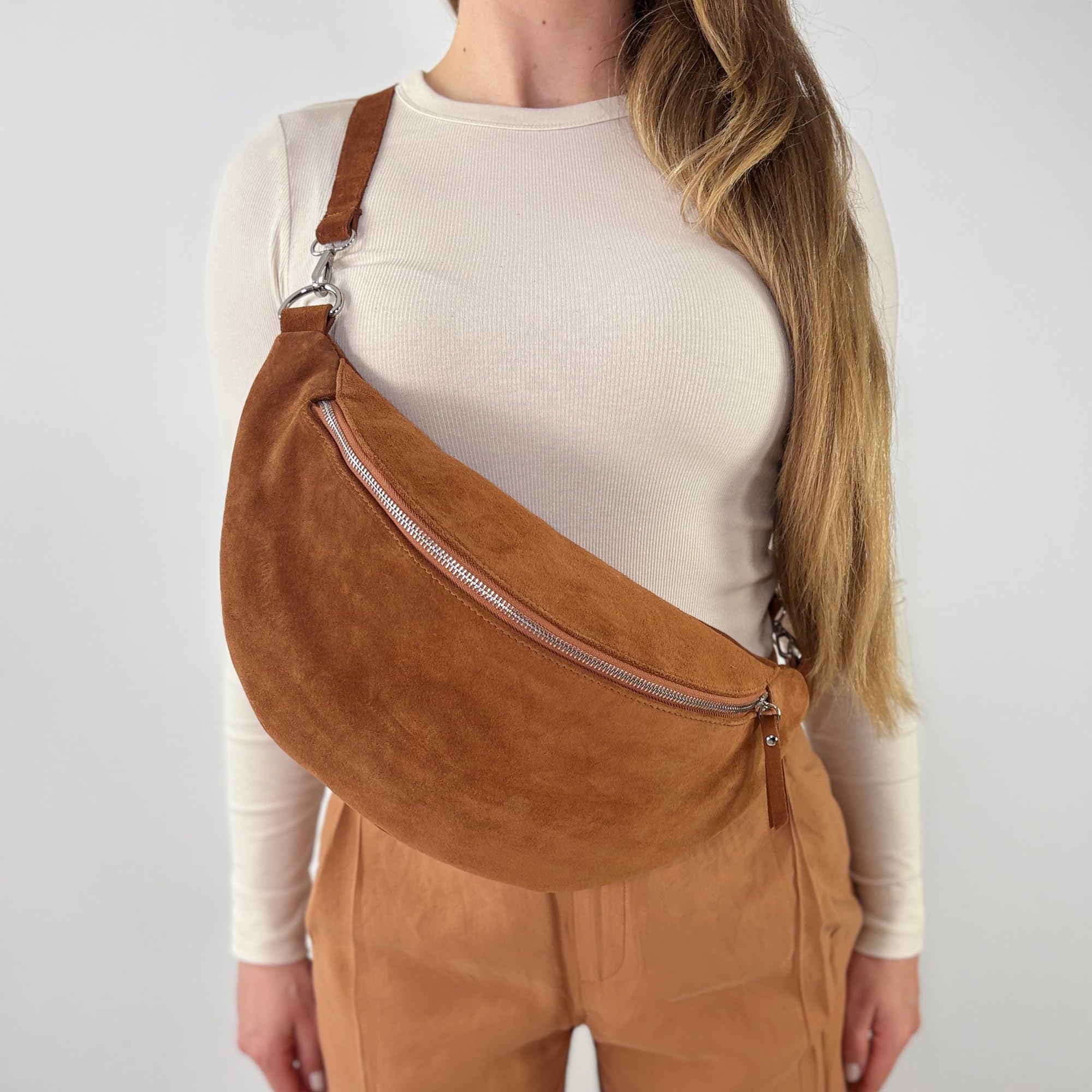Bauchtasche aus Veloursleder in XL, große Wildleder Bauchtasche, Festival Tasche, Cross Body Tasche, Gürteltasche, Geschenk (Cognac)