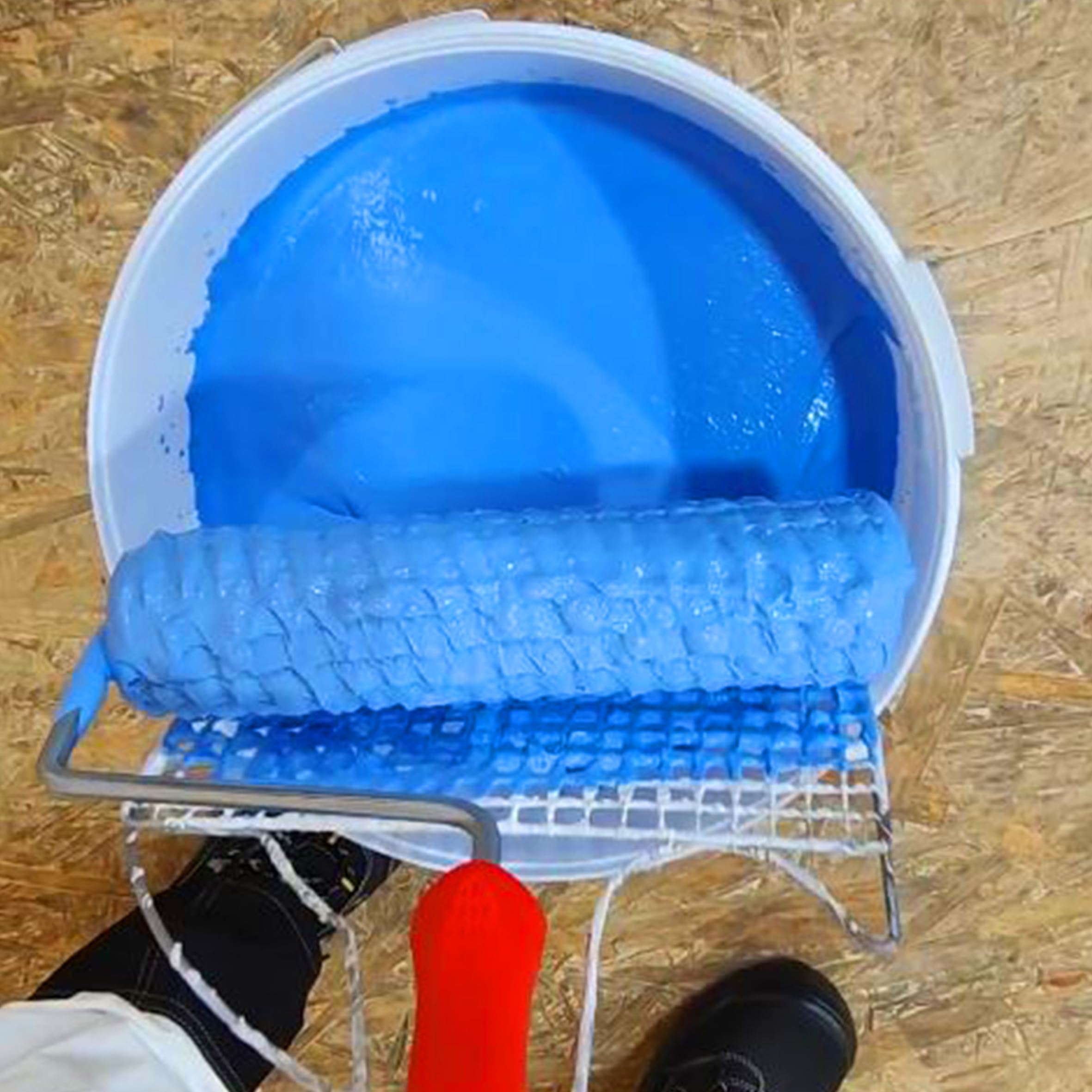 Level + 17 Fliesengrund Spezial Contact für Fliese auf Fliese - 15 kg | Spezial-Haftgrund mit Quarzsand für Fliesen, Glasmosaik, Naturstein & PVC - Grundierung für Innen & Außen