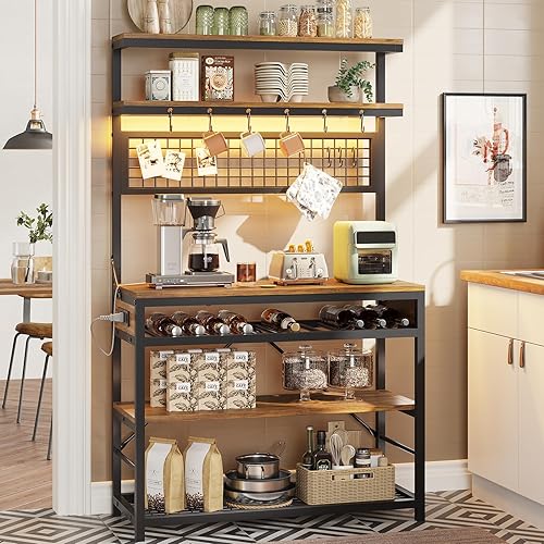 Itaar Estante para panaderos con toma de corriente barra de café de 6 niveles soporte para microondas con estante para vino luces LED y 10 ganchos Itaar Estante para panaderos con toma de corriente barra de café de 6 niveles soporte para microondas con estante para vino luces LED y 10 ganchos