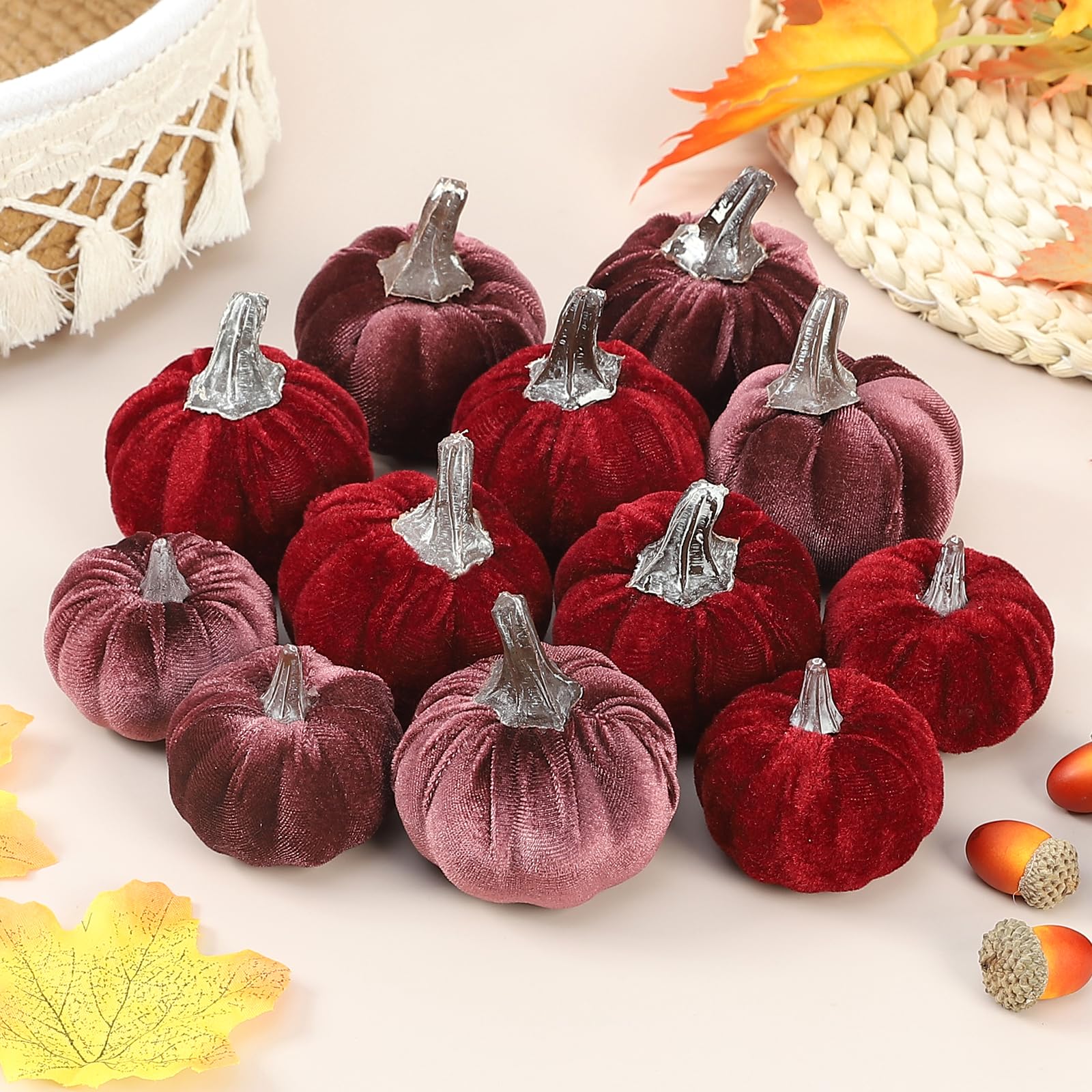 Lot de 12 citrouilles artificielles en velours - 2 tailles - Pour Halloween, automne, festival, décoration de table (bordeaux/violet)
