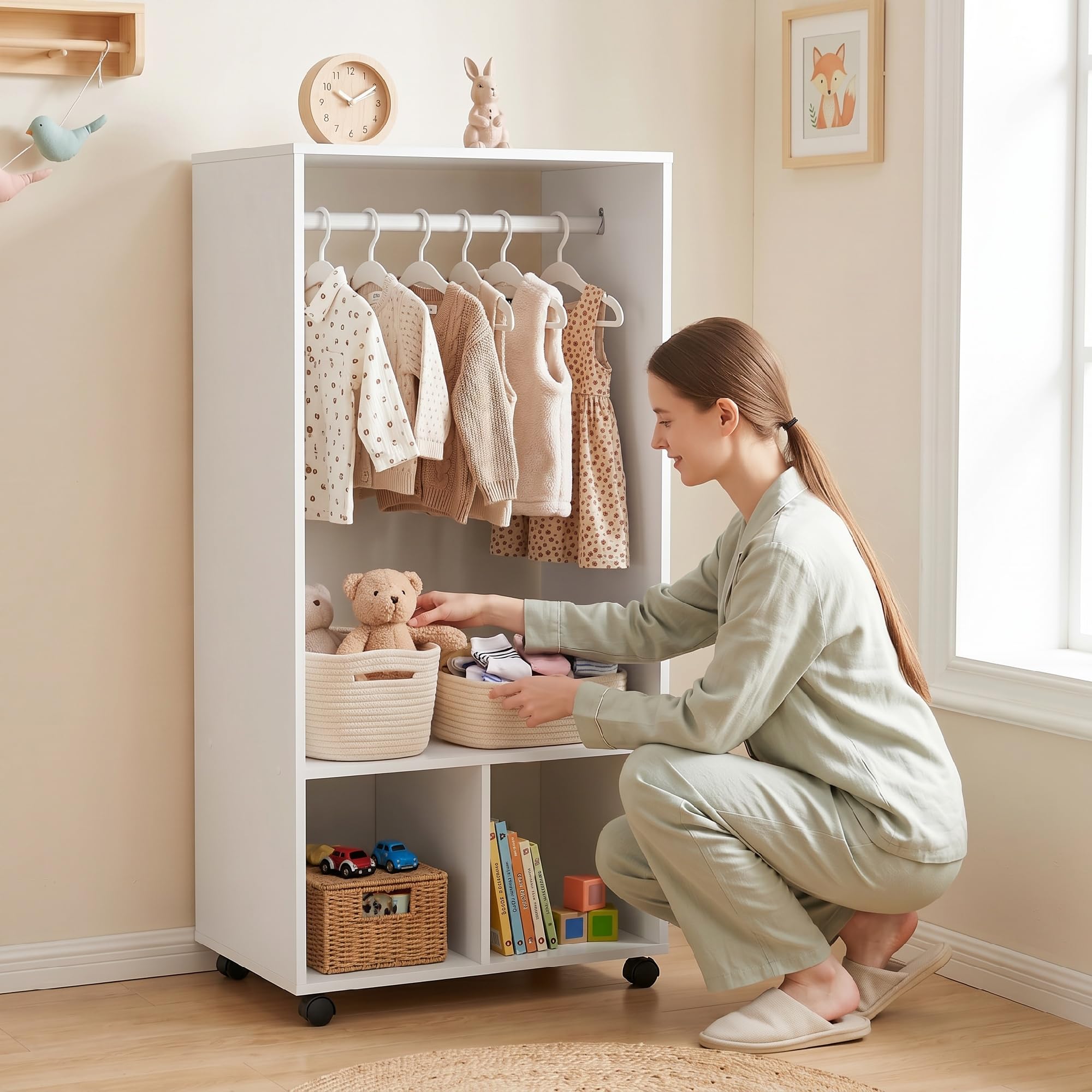 HOMCOM Armario Ropero con Ruedas Armario para Ropa con Barra Estantes Abiertos Organizador para Colgar Ropa de Dormitorio 60x40x128 cm Blanco