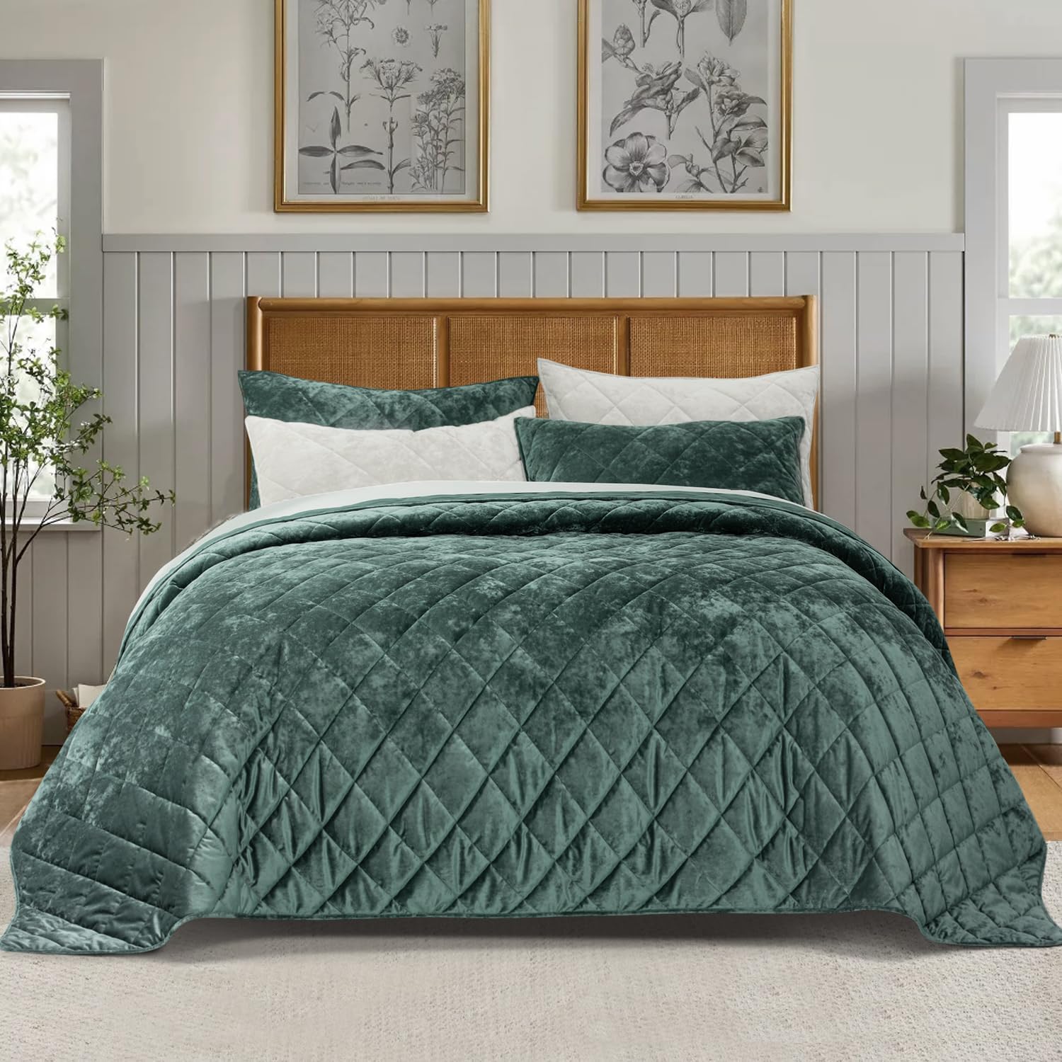 EVERGRACE Luxury Crushed Velvet Quilt Set King Size, Diamond Quilted Lightweight Velvet Comforter, Ultra Soft Oversized Bedspread Coverlet Bedding Set for All Season, with 2 Pillow Shams, Dark Green