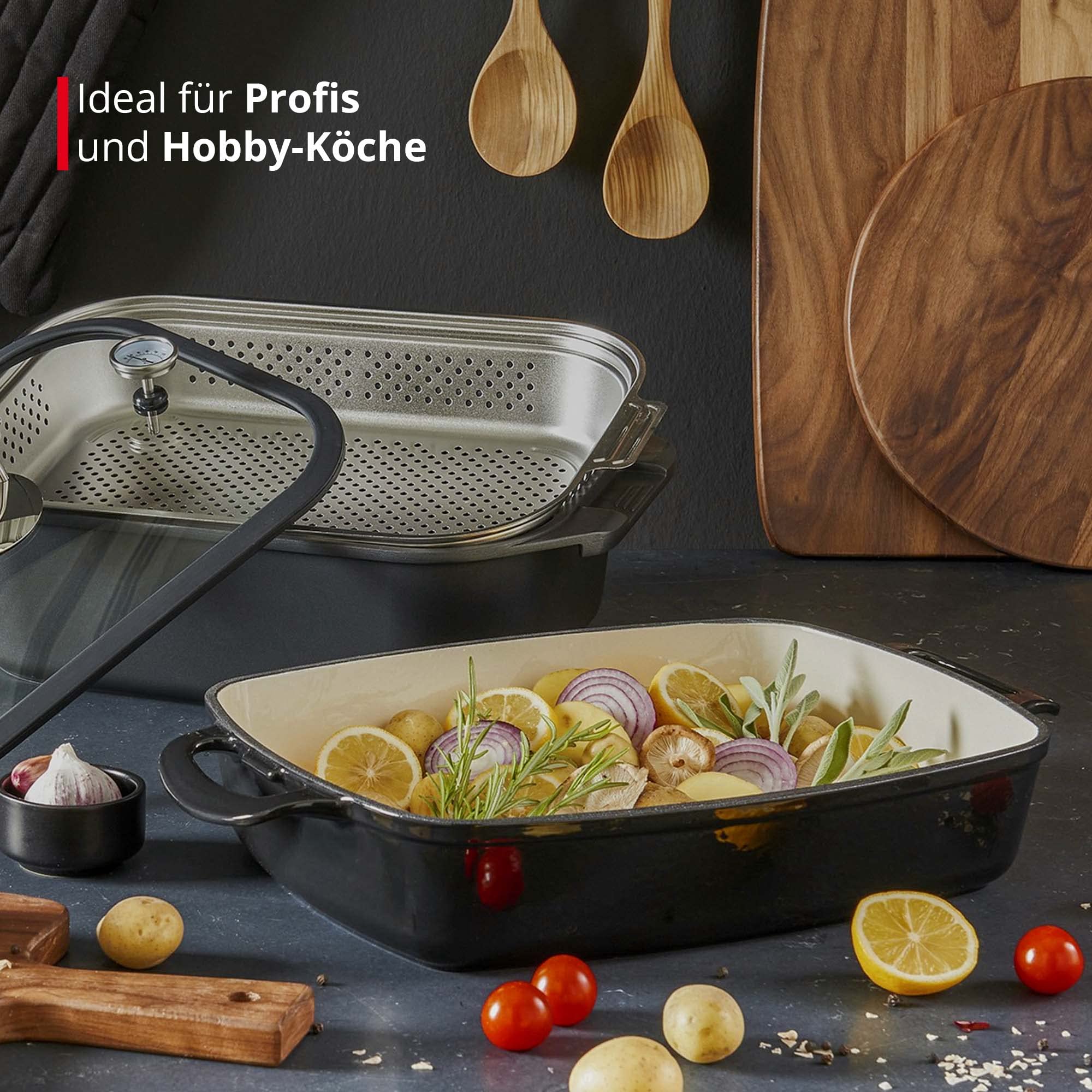 Meisterkoch Profi-Bräter 7,5 L mit Glasdeckel, eckig, schwarzer Alu-Guss | Induktion-geeignet mit Dämpfeinsatz, backofengeeignet bis 300°C, spülmaschinengeeignet, für Küche, Bratenthermometer
