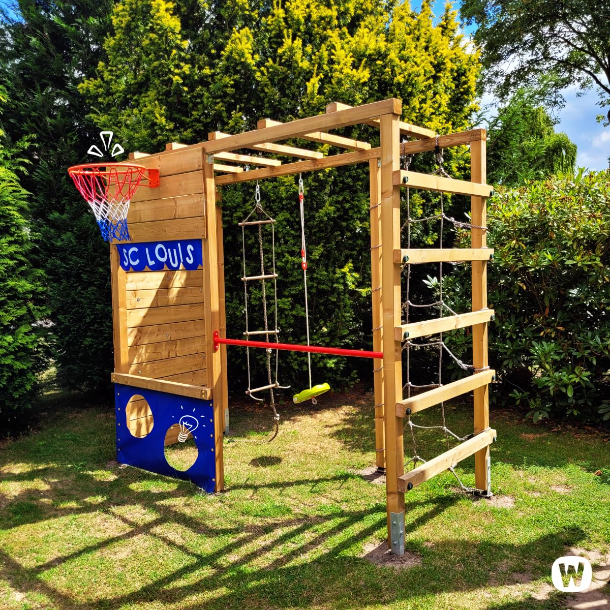 Wickey Klettergerüst Outdoor Spielturm Smart Action mit grüner Plane, Spielgerät mit Kletterwand, Basketballkorb & Spiel-Zubehör für Kinder im Garten aus Holz