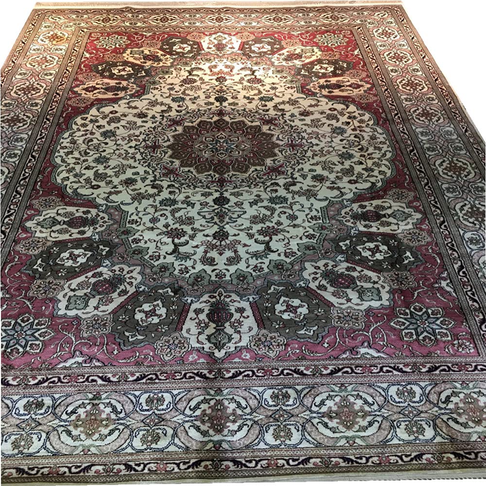 Elegant Quiet and Beautiful Oriental Handmade Carpets Covered The Living Room