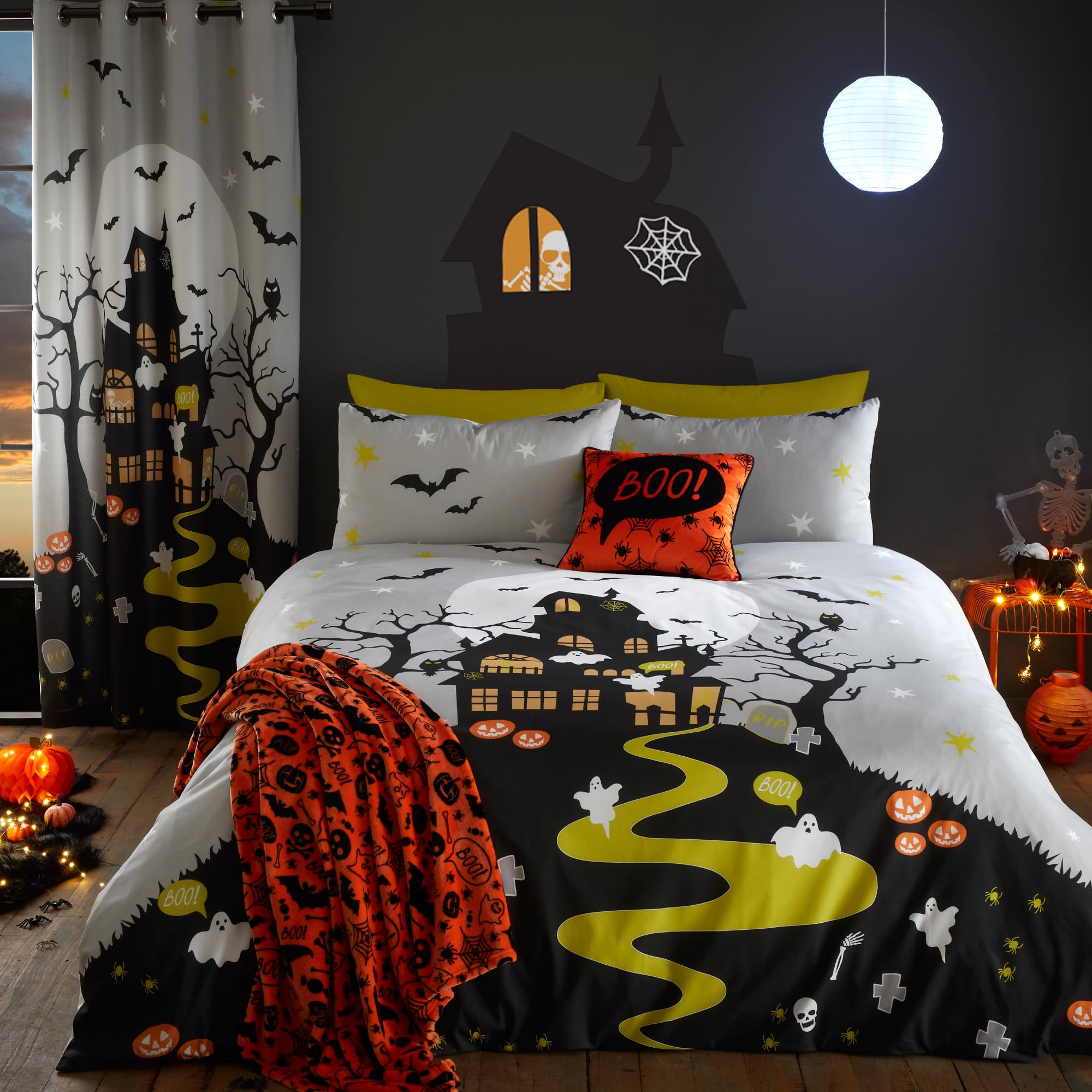Funda Nórdica Casa Embrujada Halloween Bedlam - Tamaño Doble (200 x 200cm) - Brilla en la Oscuridad - Mansión Embrujada - Decoraciones de Halloween - Cortina a Juego Disponible