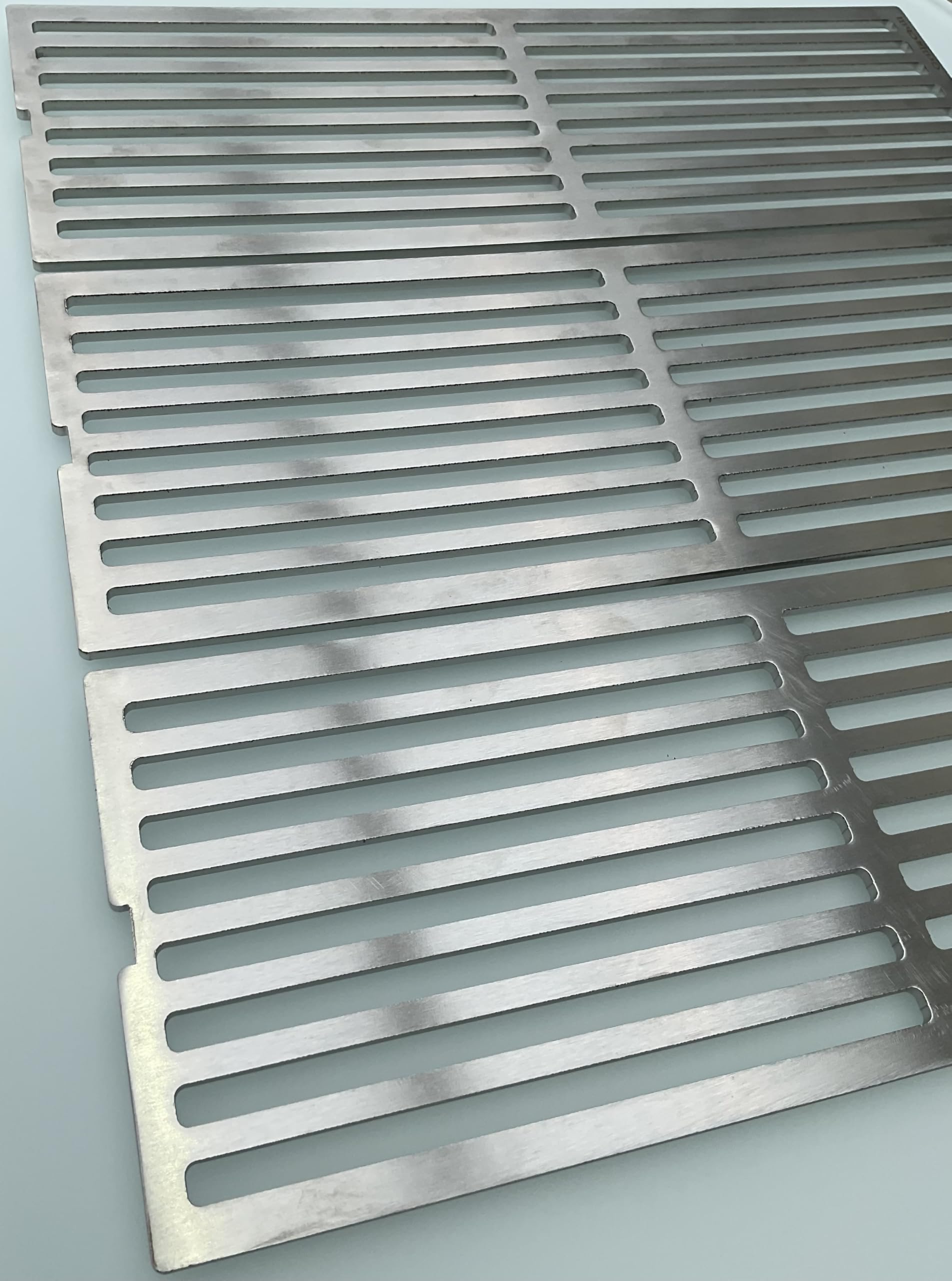 Ruszt do grilla ze stali nierdzewnej V2A 1.4301 pasuje do Grills Char-Broil Professional PRO S2 + Core B2 + LANDMANN Triton PTS 2.0 + Triton maxX PTS 2.0/3 ruszty po 160 x 440 mm = 480 x 440 x 5-5,2