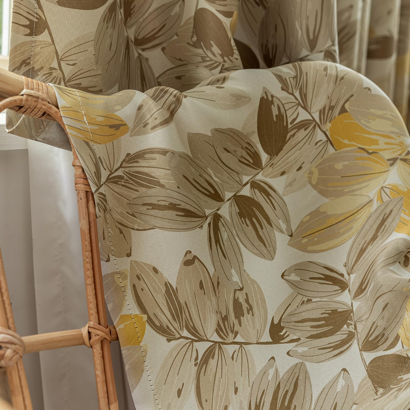 SUOUO Verdunkelungsvorhänge für Schlafzimmer, Gemustert, Blumenmuster, 225 x 140 cm, 2er-Set, Raumverdunkelung, Fenstervorhänge für Wohnzimmer, Gelb/Braun