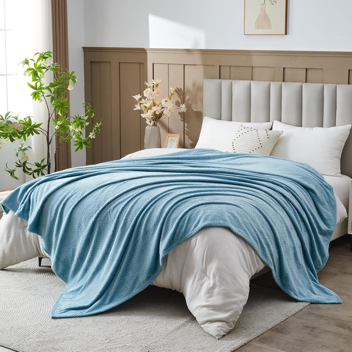 NEWCOSPLAY Super Soft Queen Blanket Light Blue Premium Silky Flannel Fleece Leaves Pattern Lightweight Bed Blanket All Season Use (Light Blue, Queen(90"x90"))