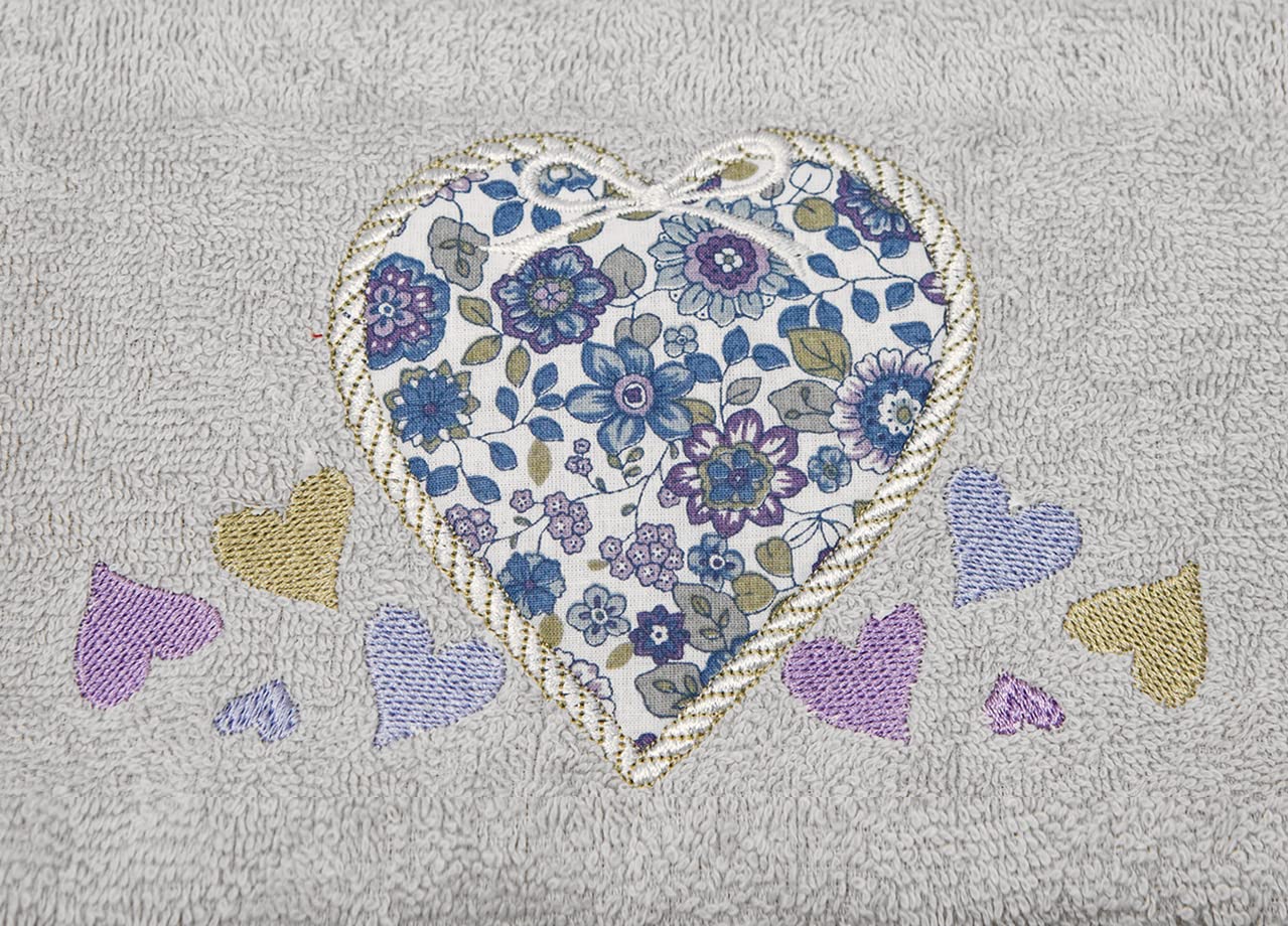 Set Asciugamani Bagno Con Ricamo Cuore - 2 Pezzi, 100% Cotone, Tinta Unita, Made In Turchia