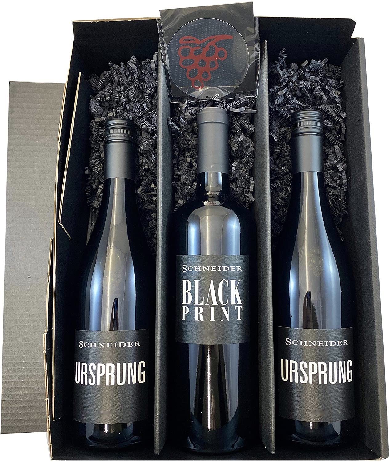 Geschenkset Rotwein von Markus Schneider | 2 Fl. Ursprung | 1 Fl. Black Print | Weingut Markus Schneider | Pfalz | 1 Weinausgießer Drop Stop fabelhafte-geschenke in hochwertiger Geschenkverpackung