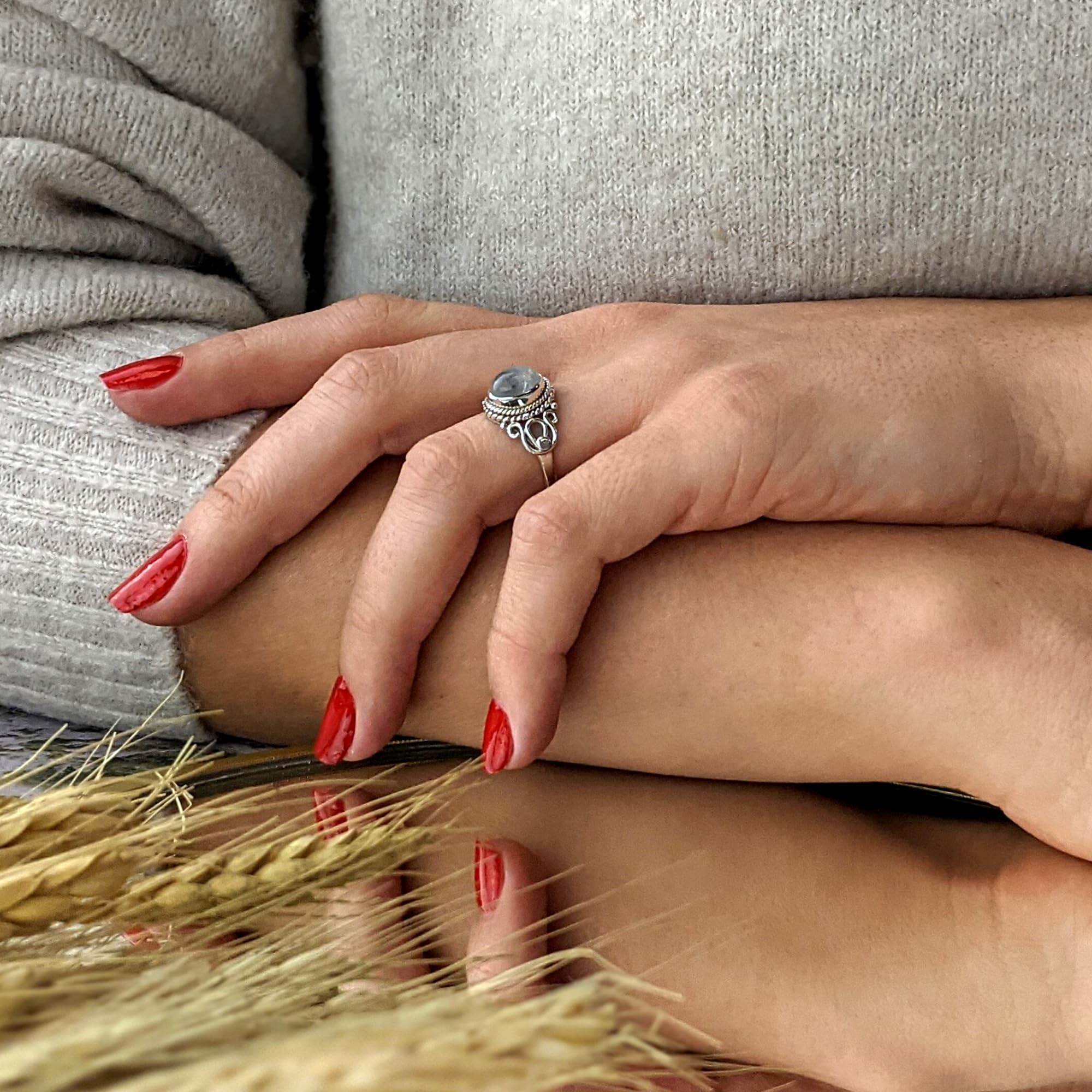 81stgeneration Anillo Cristal Piedra Lunar Plata de Ley 925 | Anillos Bohemios Promesa Piedras Preciosas Ovaladas Engastadas Bisel Adolescentes | Joyería India | Regalos Piedra Natal Junio Mujeres