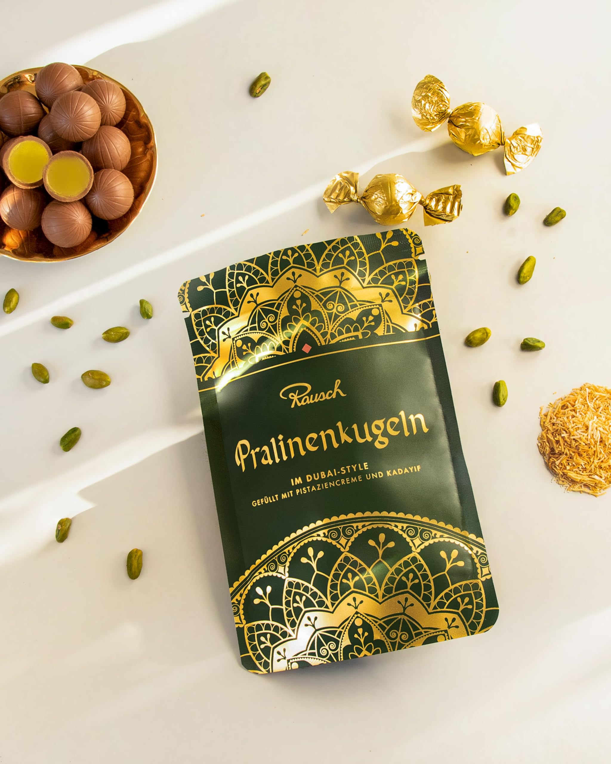 Rausch Pralinenkugeln Dubai Style – Dubai Pralinen mit zartschmelzender heller Schokolade, cremiger Pistazienfüllung und knusprigem Kadayif – 120g Packung mit 12 edlen Pistazien Pralinen