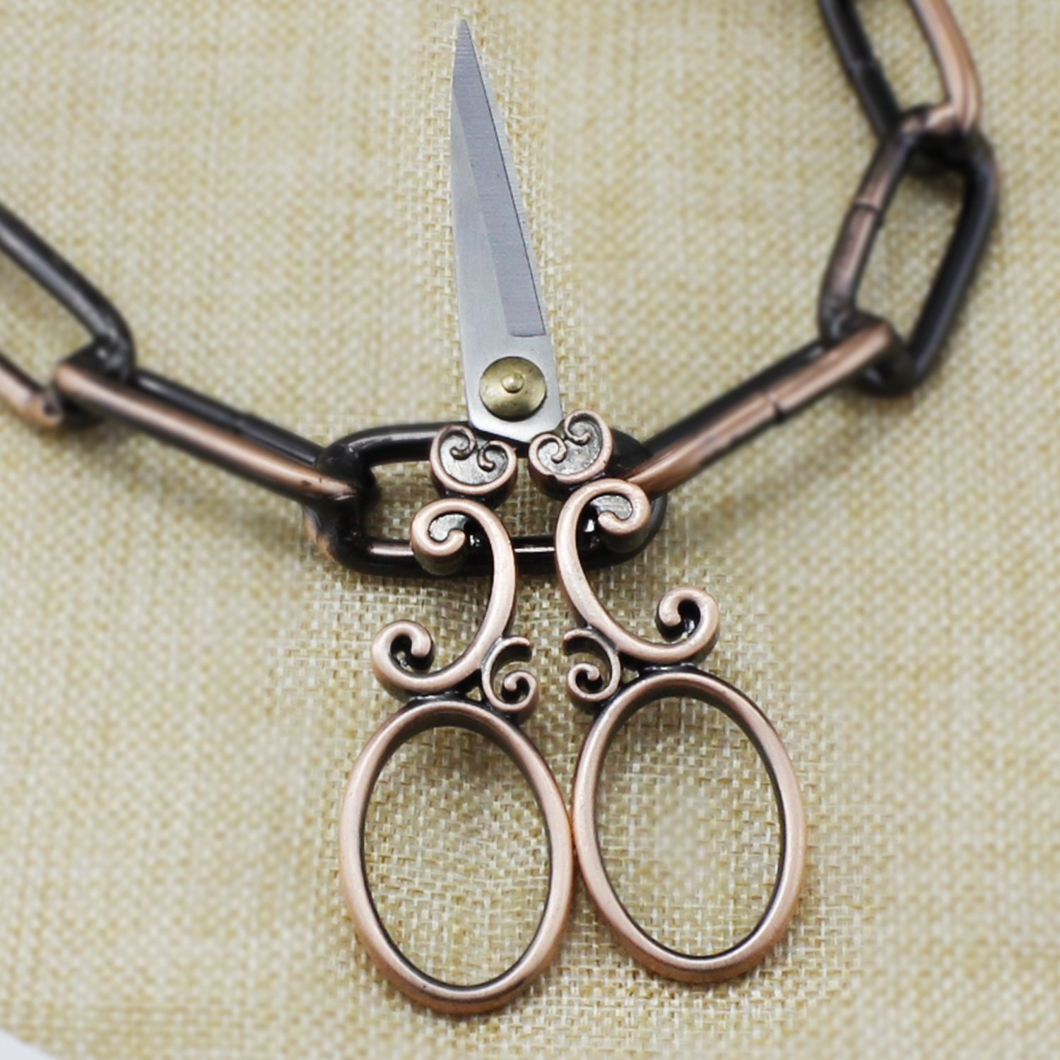 Vintage Edelstaal Borduurschaar, Antieke Handwerkschaar met Bloemdesign voor Naaien, Borduren en Kruissteek