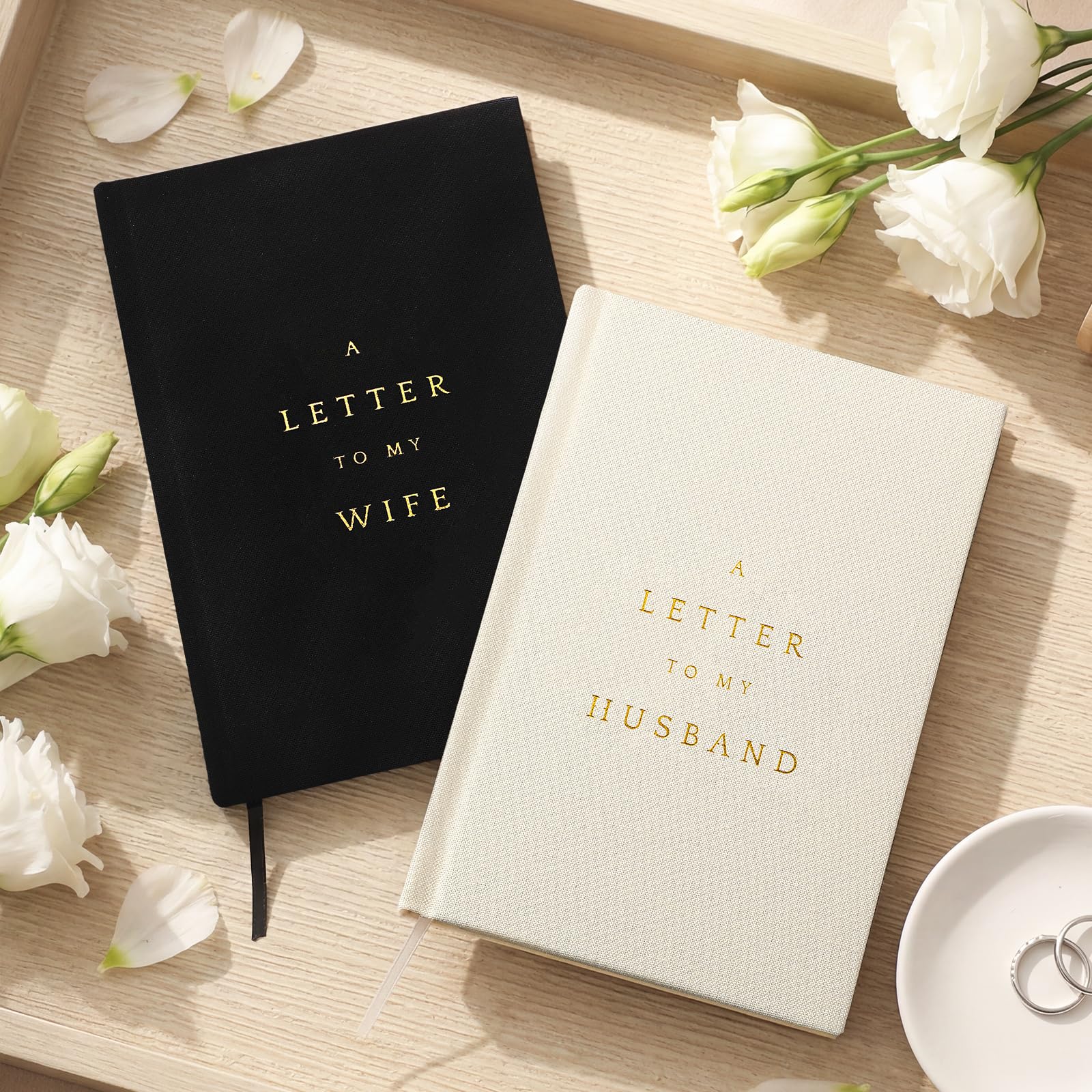 Libros de votos de boda ideales como regalo para novios recién comprometidos con detalles de oro