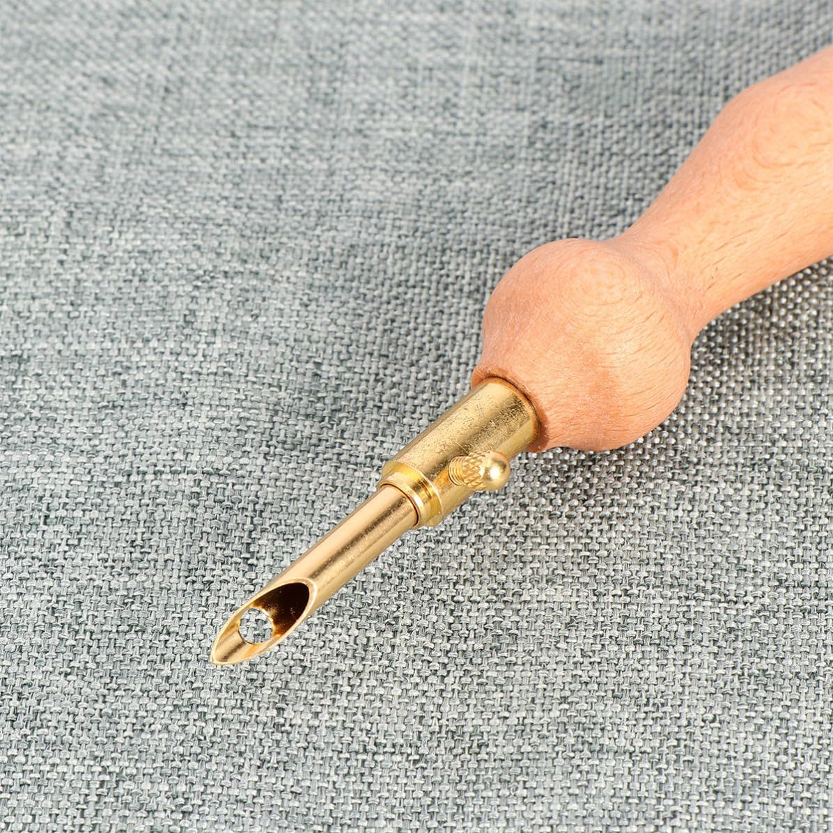 VALICLUD Wooden Handle Embroidery Needles with Thickened Copper Easy Embroidery Tool with Smooth Wooden Handle and Threader for Sewing