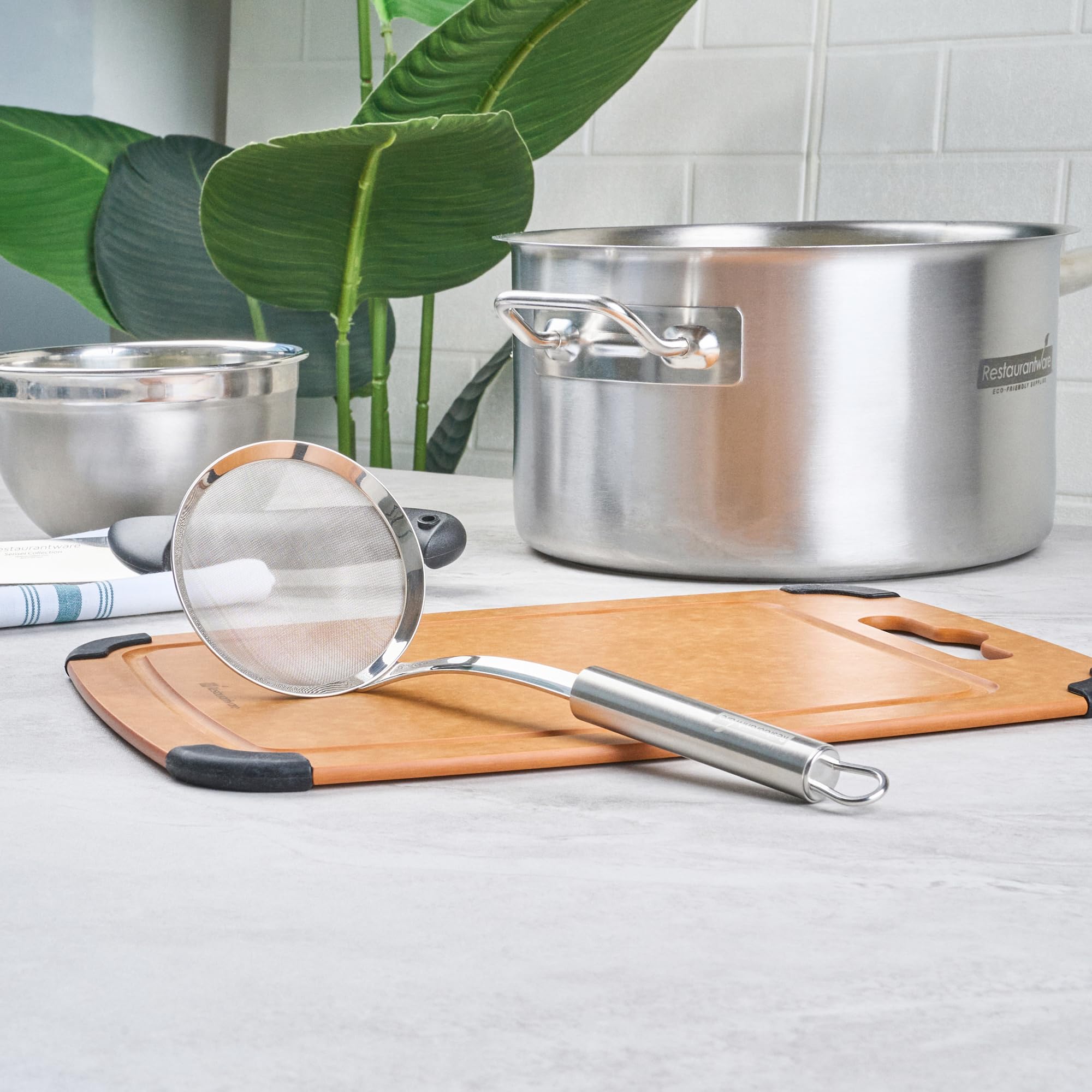 Restaurantware - Tamiz de malla estándar alemán de 3.9 pulgadas, 1 colador de malla fina con asa, tamiz ultra duradero, apto para lavavajillas, colador de alimentos de acero inoxidable, para arroz,