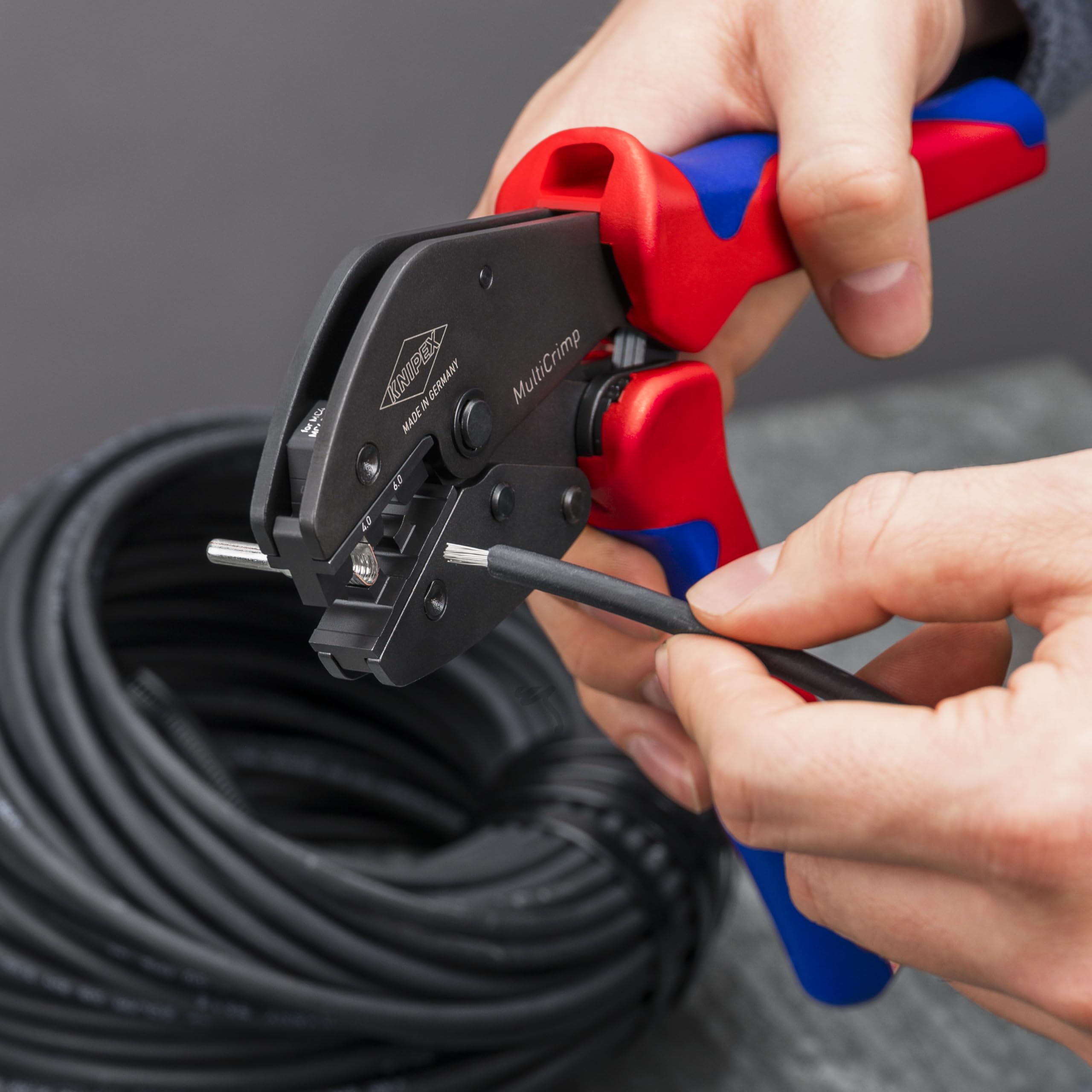 KNIPEX MultiCrimp, Crimpzange mit Wechselmagazin, 3 Crimpeinsätze, 97 33 03