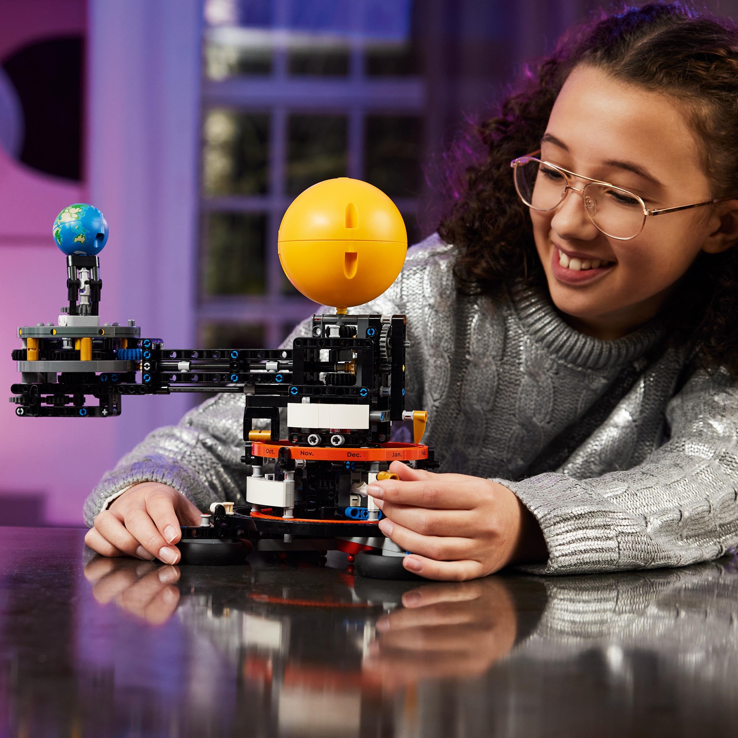 LEGO Technic Pianeta Terra e Luna in Orbita, Giochi Spaziali per Bambini e Bambine da 10 Anni in su, Sistema Solare Giocattolo da Costruire con Pianeti, Sole e Funzione di Rotazione, Idea Regalo 42179