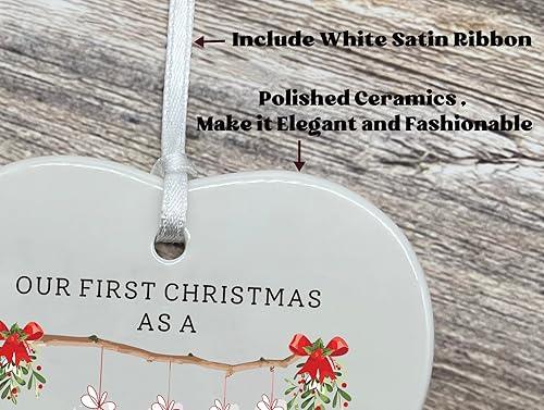 Miniatura 5 de ZVMIS Adorno navideño en forma de corazón 2025, nuestra primera Navidad como familia de cuatro adornos de cerámica, regalo de corazón para nuevos